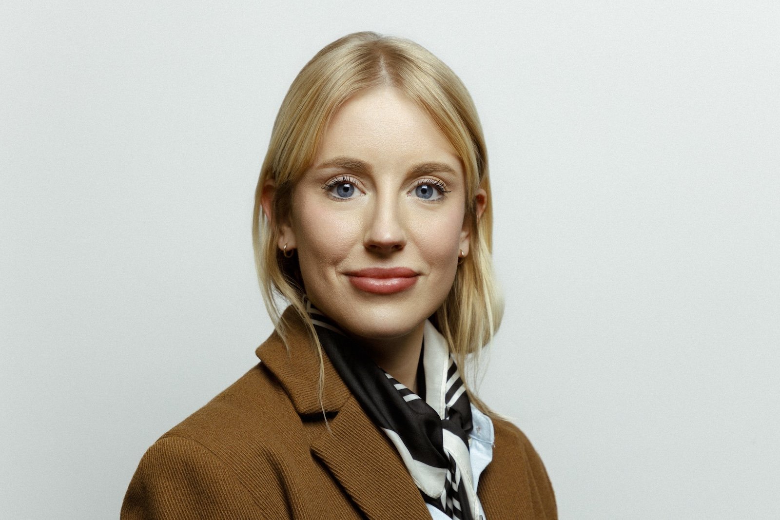 corporate-headshot-the-charles-hotel-new-york-editorial-portrait-dimitri-mais.jpg