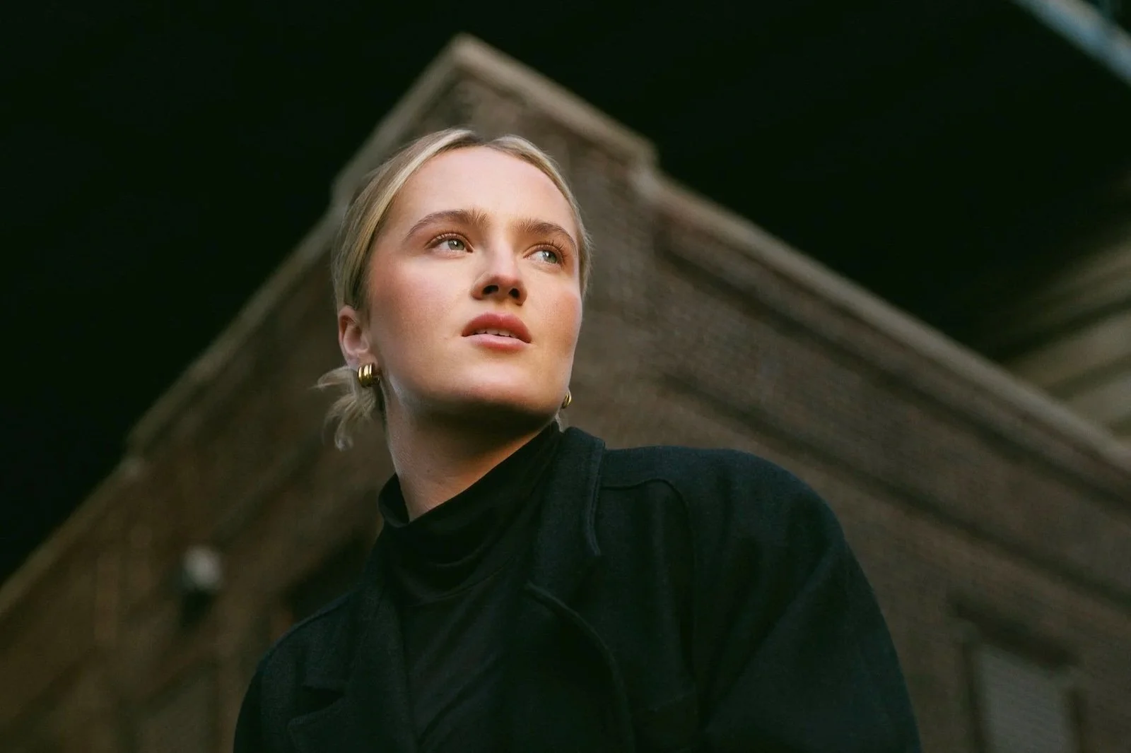 editorial-portrait-woman-new-york-city-street-fashion-dimitri-mais.jpg