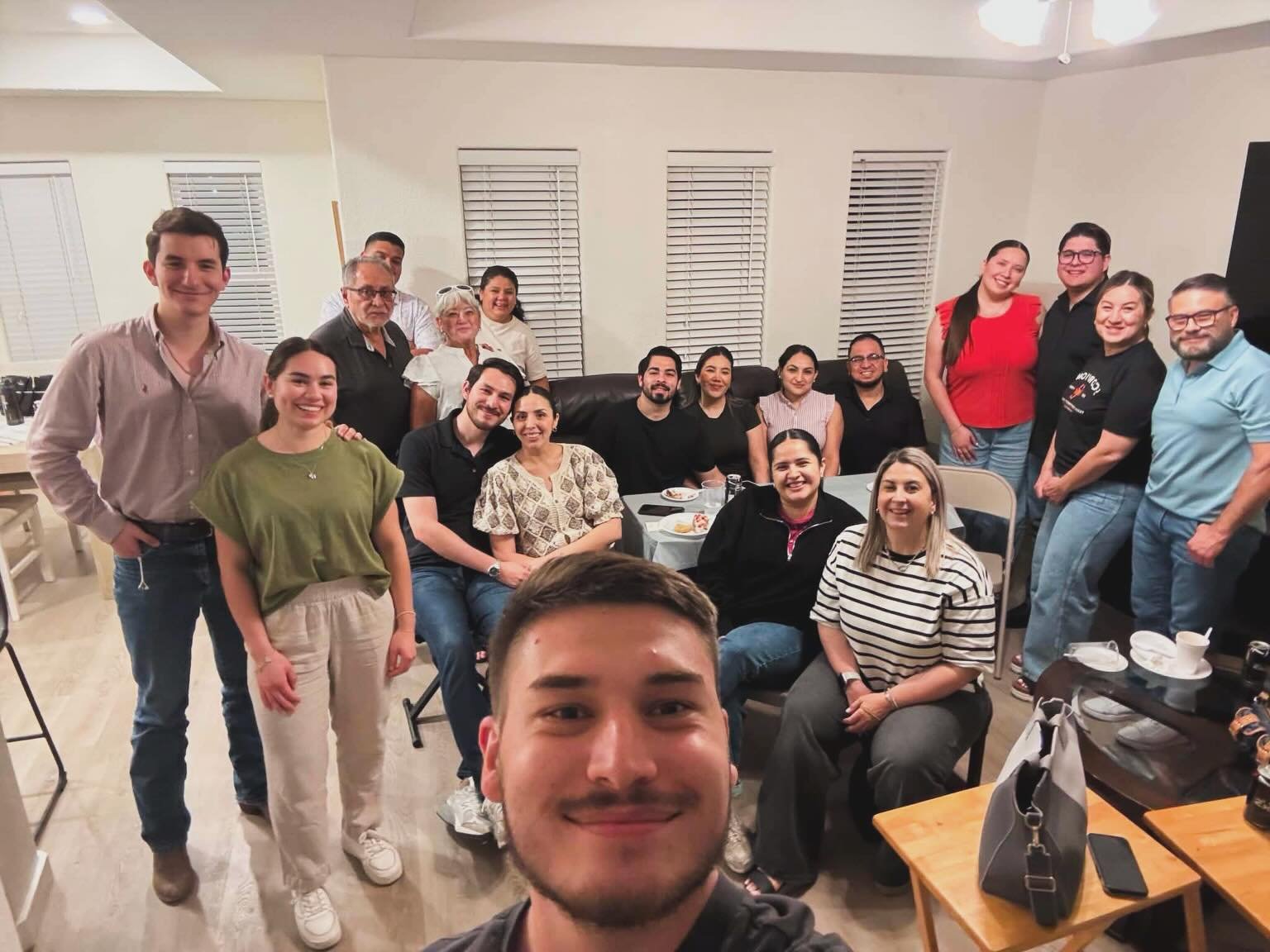 Over these past months, we&rsquo;ve been learning, growing, and walking together through Small Groups 🌿
Thankful for every moment spent around God&rsquo;s Word and in biblical community.
☀️ Summer Small Groups coming soon. Stay tuned!

A lo largo de
