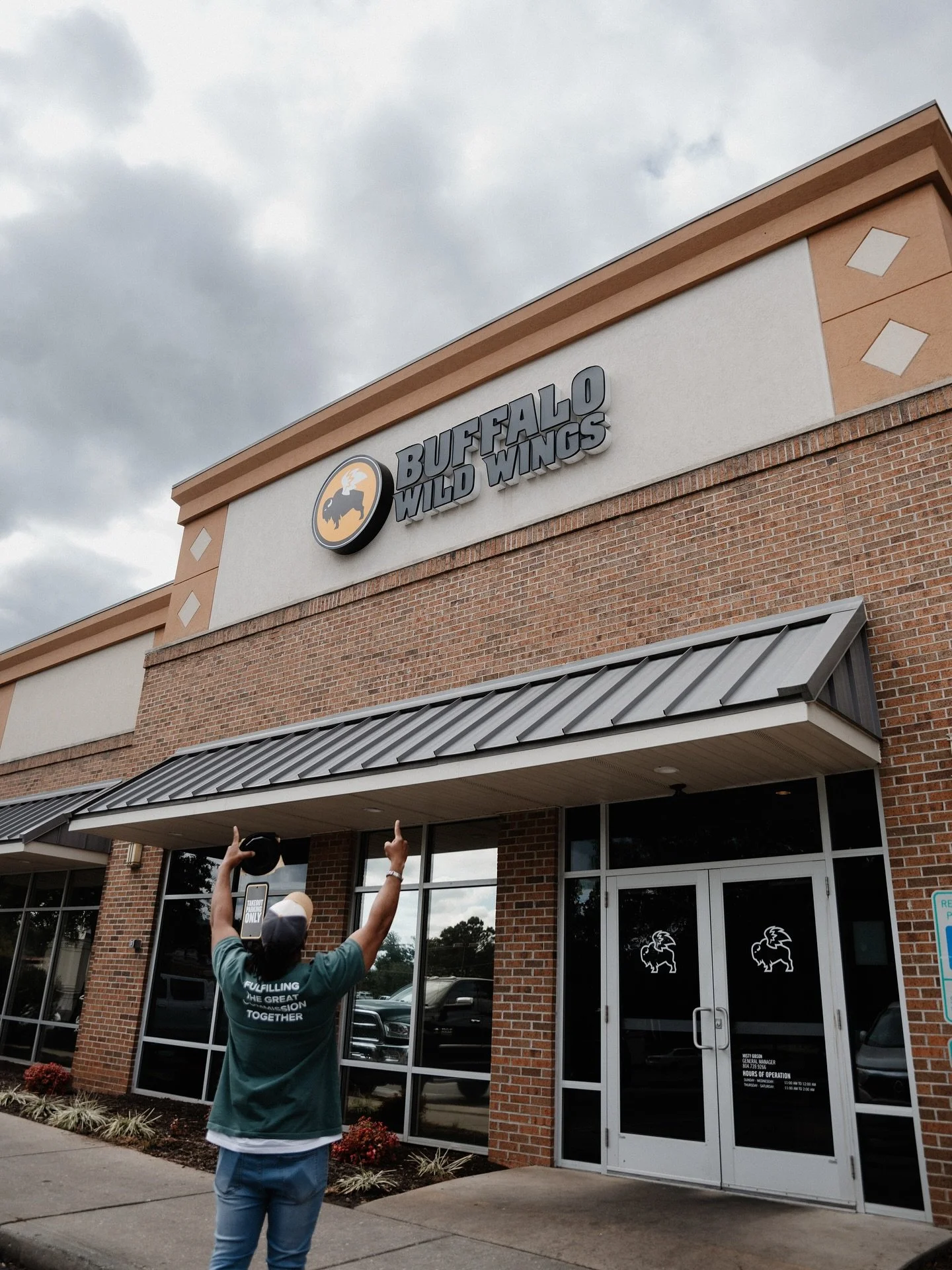 GUYS ‼️ SEE YOU TONIGHT AT BDUBS! 
Don’t forget to bring your friends and arrive anywhere between 6:45-7! LETS GOOO