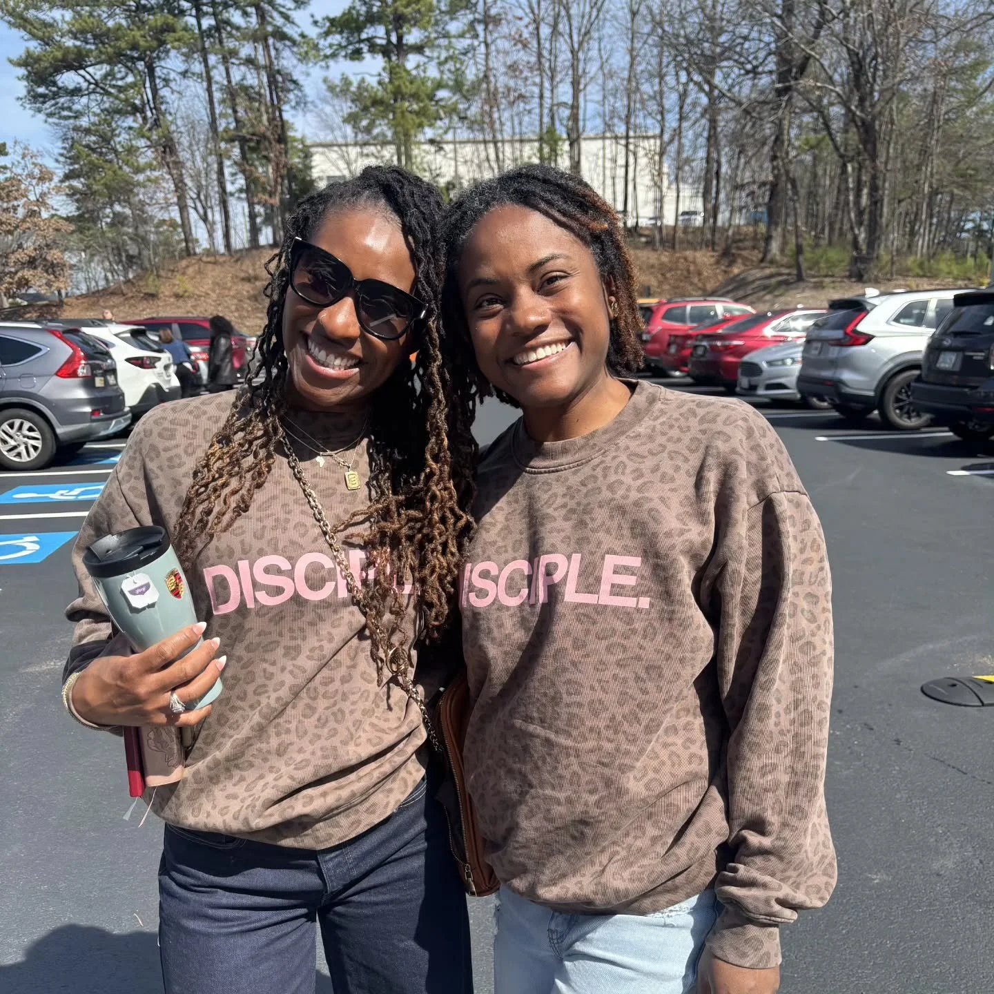 I got a pic with my soul sister #twinning
Fun fact about @ezercise 
My very first Bible study freshman year in college I stumbled into a campus devo that Jazz was leading. I didn't know her, wasn't ready for God at the time and never went back...fast