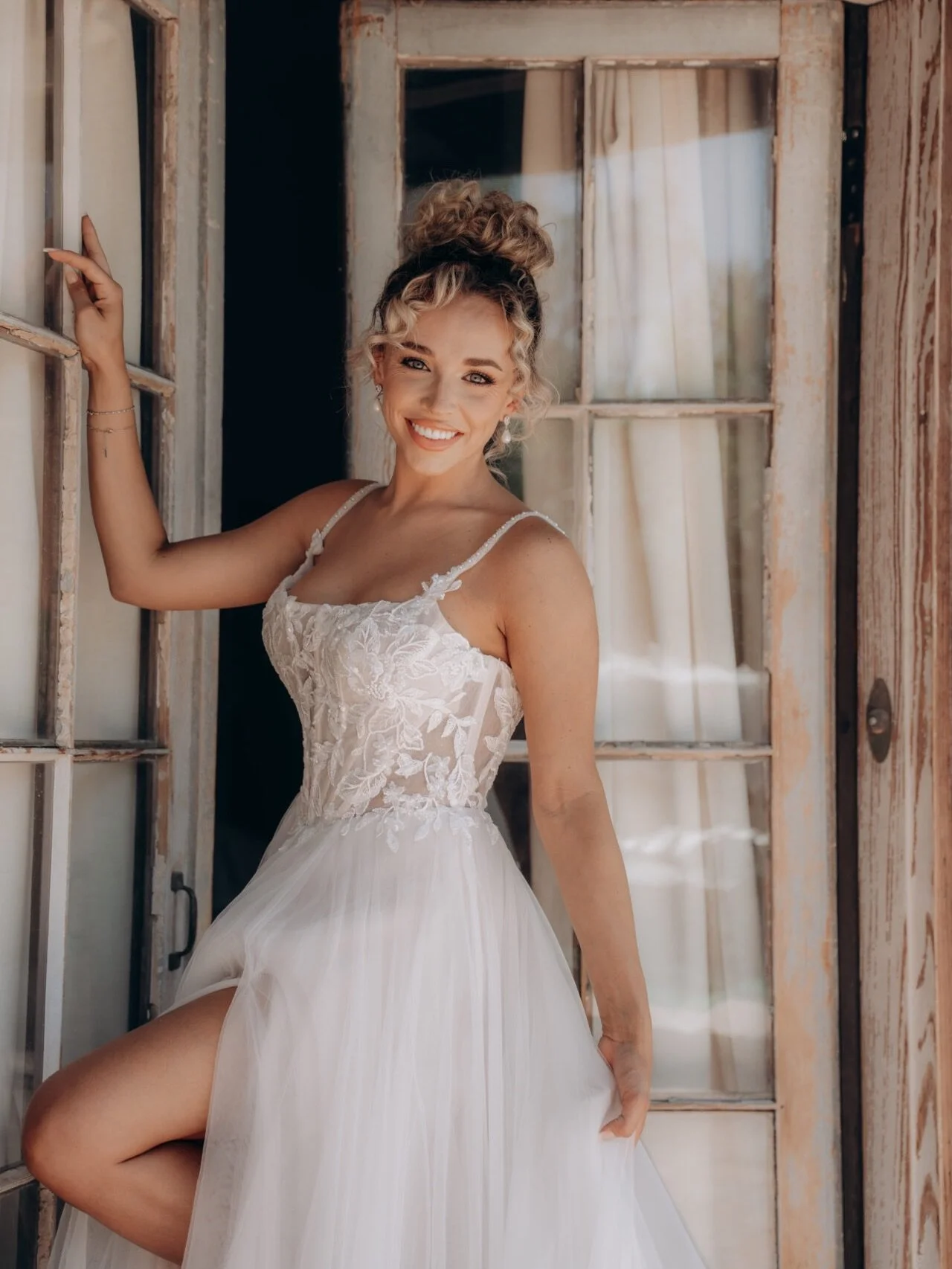 A dream come true for brides seeking a classically romantic wedding dress with contemporary details, Stella York 8042 shines down the aisle in shimmering lace and tulle. ✨

Available in plus size and in store for a limited time. Come and try it befor
