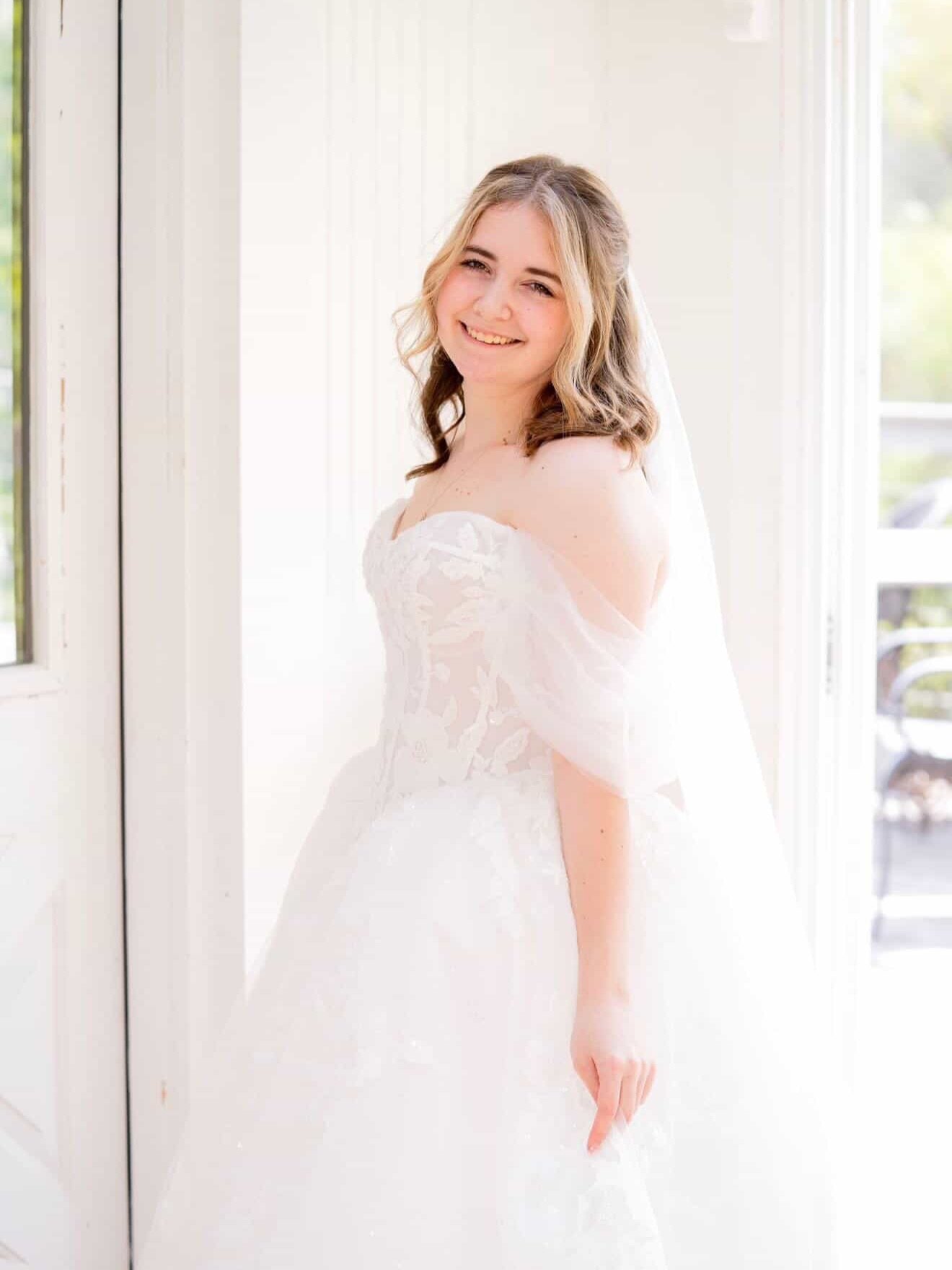 The most beautiful beginning🤍 Congratulations, Aliya and your forever love! 

Alterations: @sewretrobridalalts