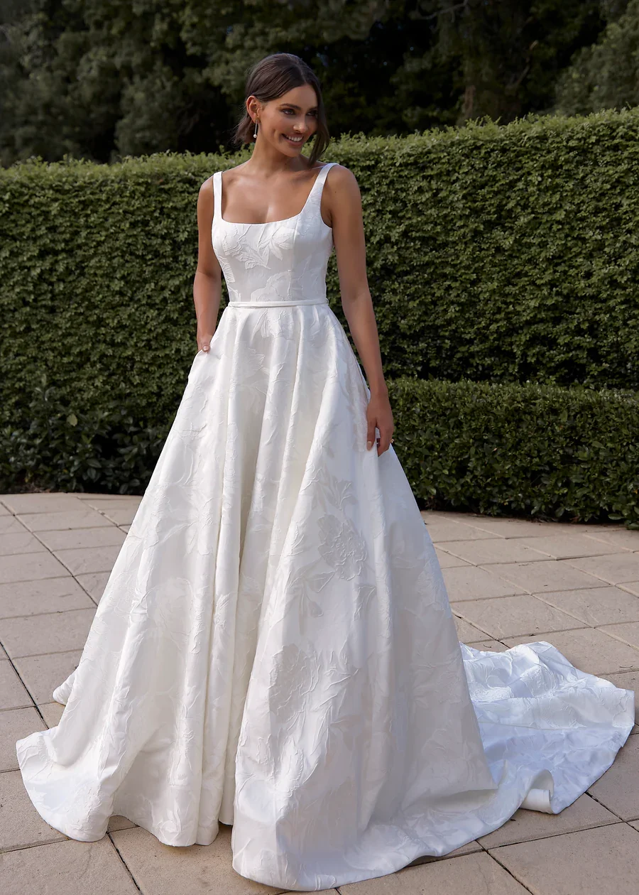 FloraisonBridalCollection_56_1c4aacff-0d52-4ed4-8d4c-2162f66c3734.jpg.webp