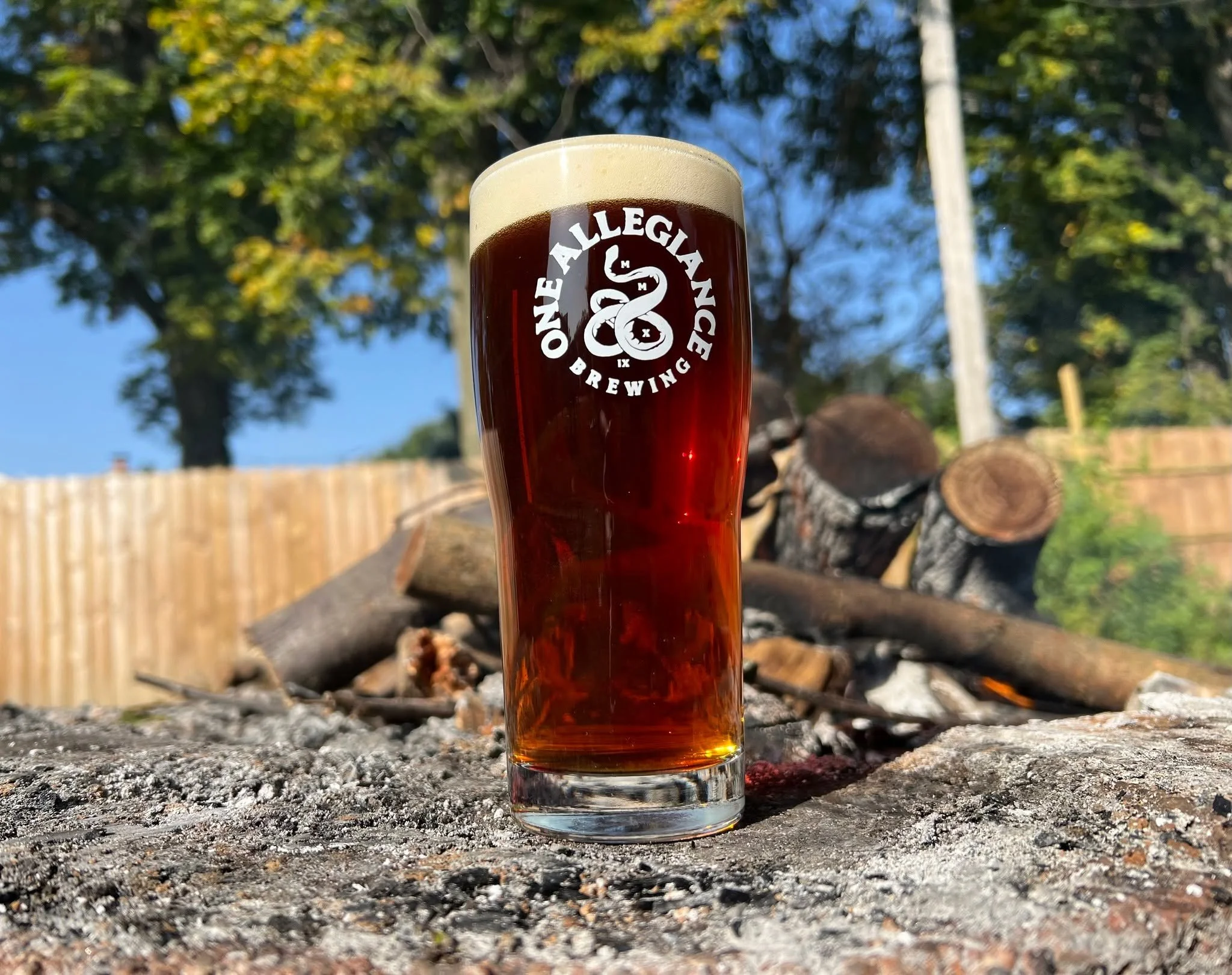 Fall is in full swing and we’ve got everything you need to make the most of your weekend 🍂
🍳 Weekend Brunch 11AM–2PM | featuring a brand new menu that’s sure to impress!
🏈 Gameday Sundays | $5 beers, $10 apps & $15 pizzas al