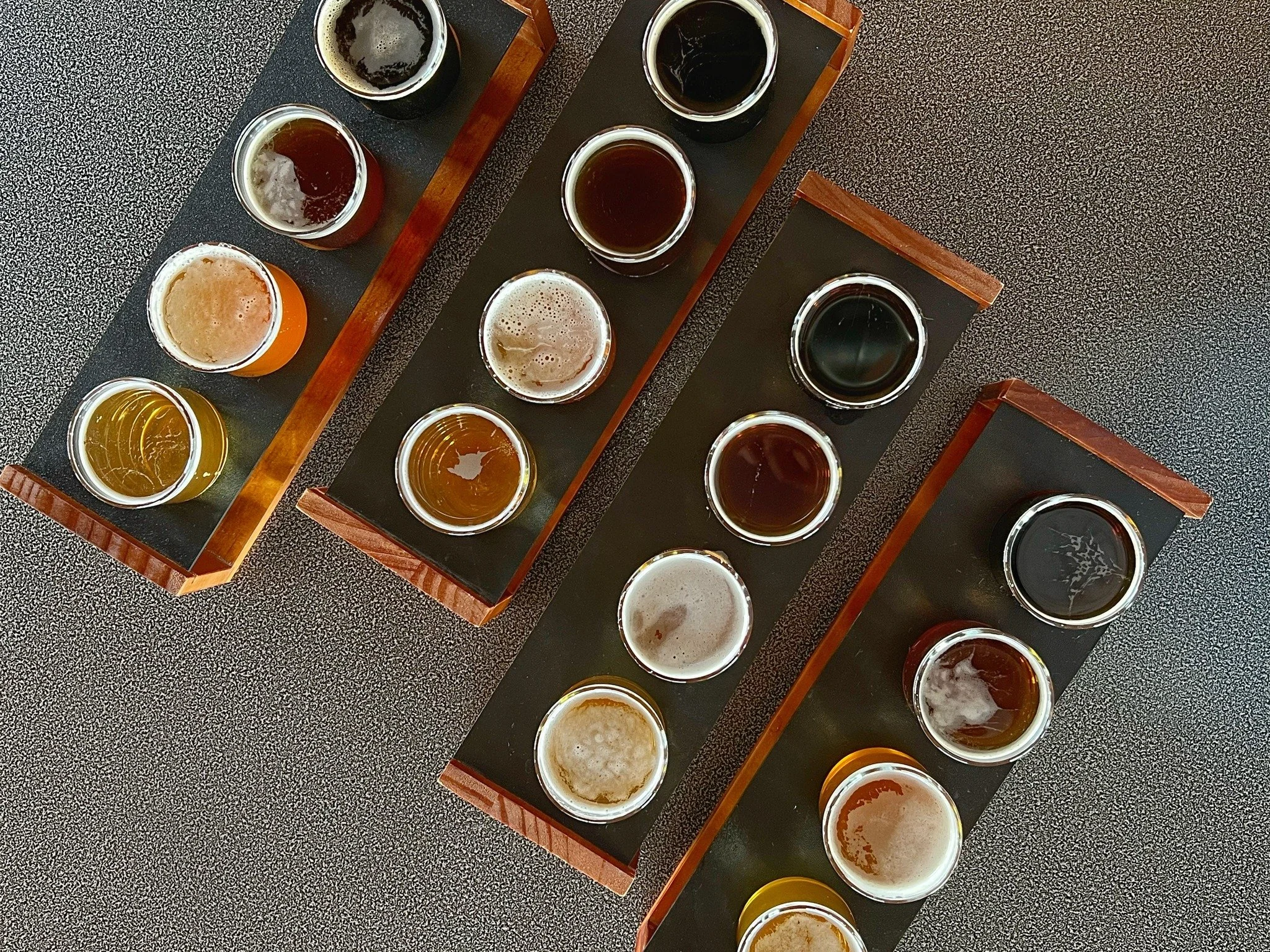 Wings. Beer. Repeat. 🍗🍺
$1 wings all day + Happy Hour 2–5pm!
Grab a flight and find your new favorite pour.