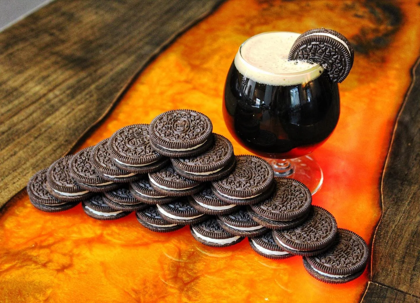 Mmmm…cookie beer 🤤
The fan-favorite Oreo Crawlspace is back on tap to kick off stout season strong! It starts as a rich chocolate bomb, then gets double stuffed with loads of Oreos before being finished with even more vanilla.
Don’t w