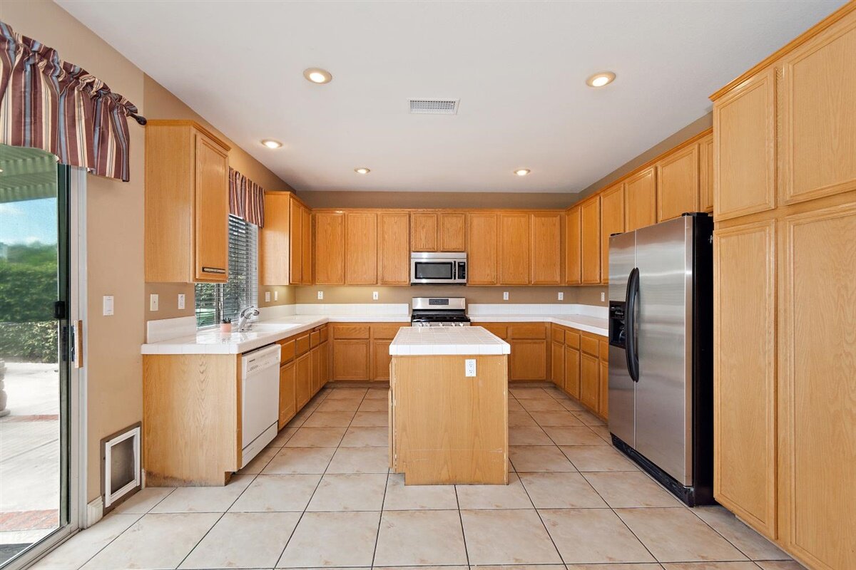 10-Kitchen.jpg
