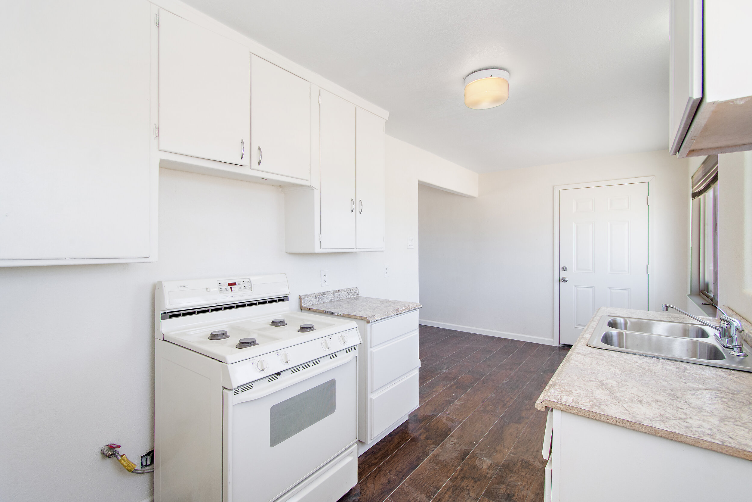 08-Kitchen.jpg