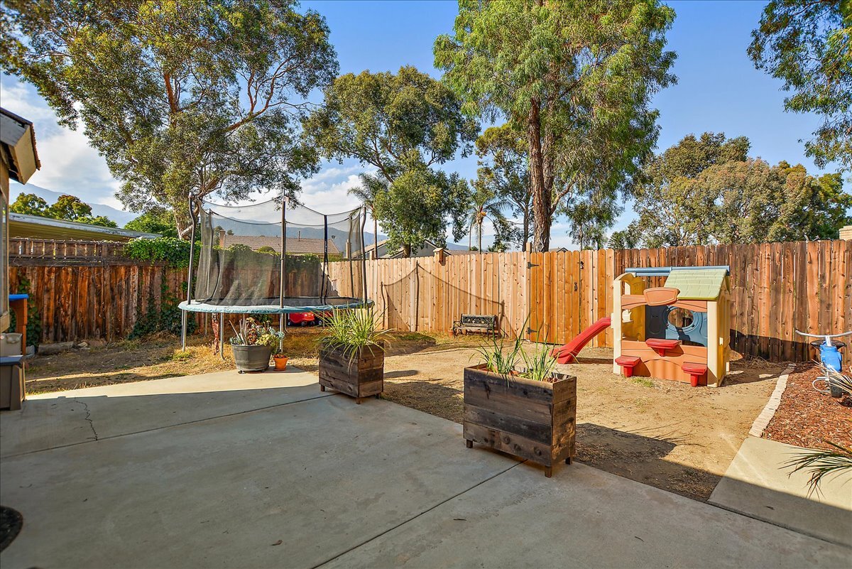 19-Backyard.jpg