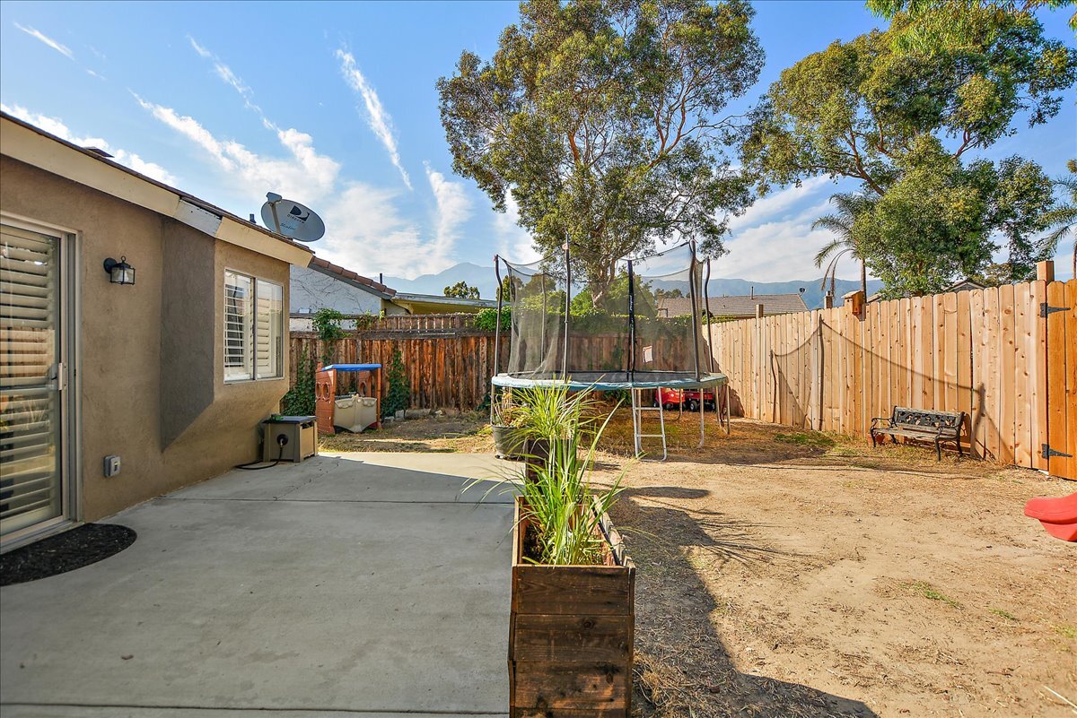 20-Backyard.jpg
