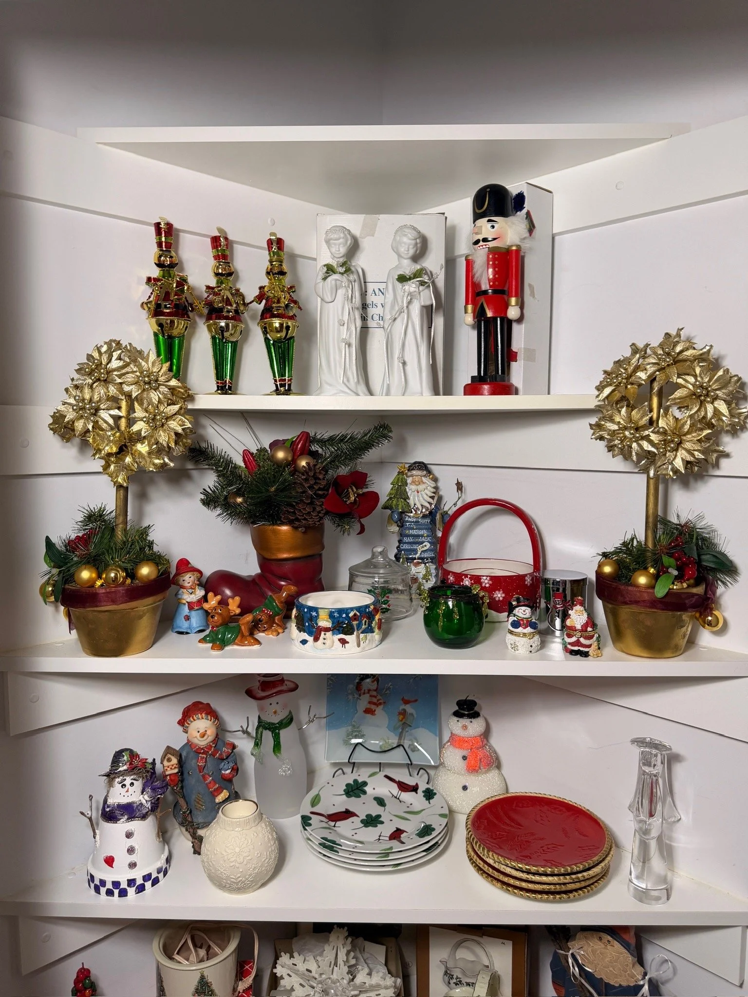 Christmas shelf display with nutcrackers and topiaries