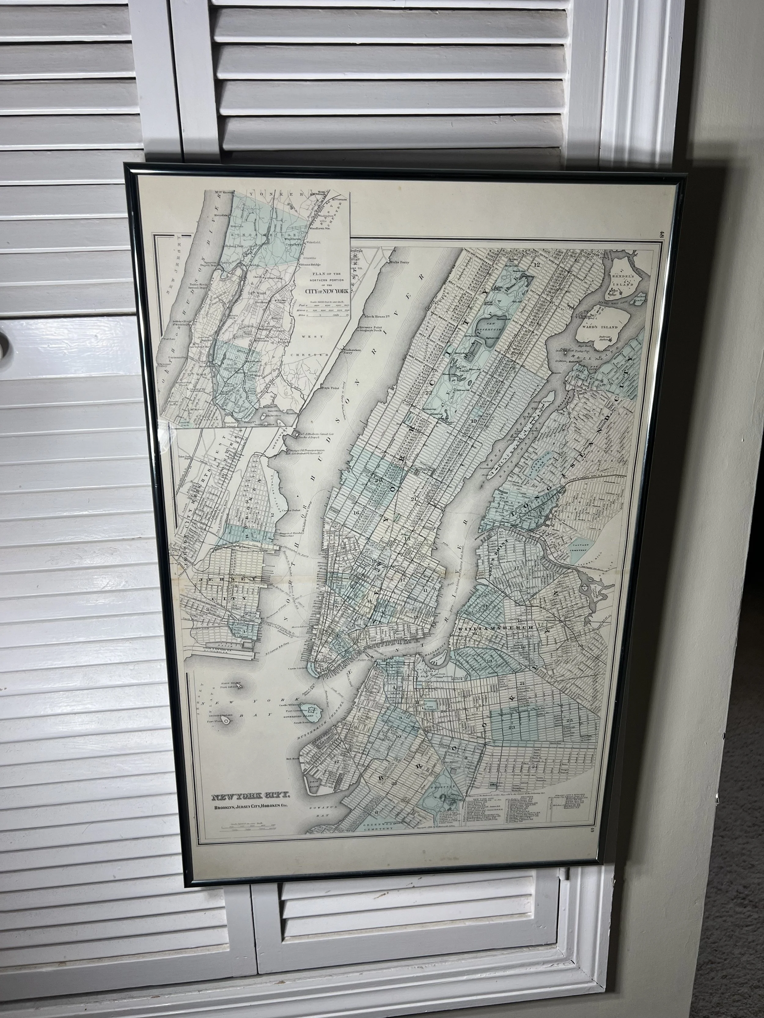 Antique-style map mapping out Manhattan, Brooklyn, Jersey City, and surrounding waterways