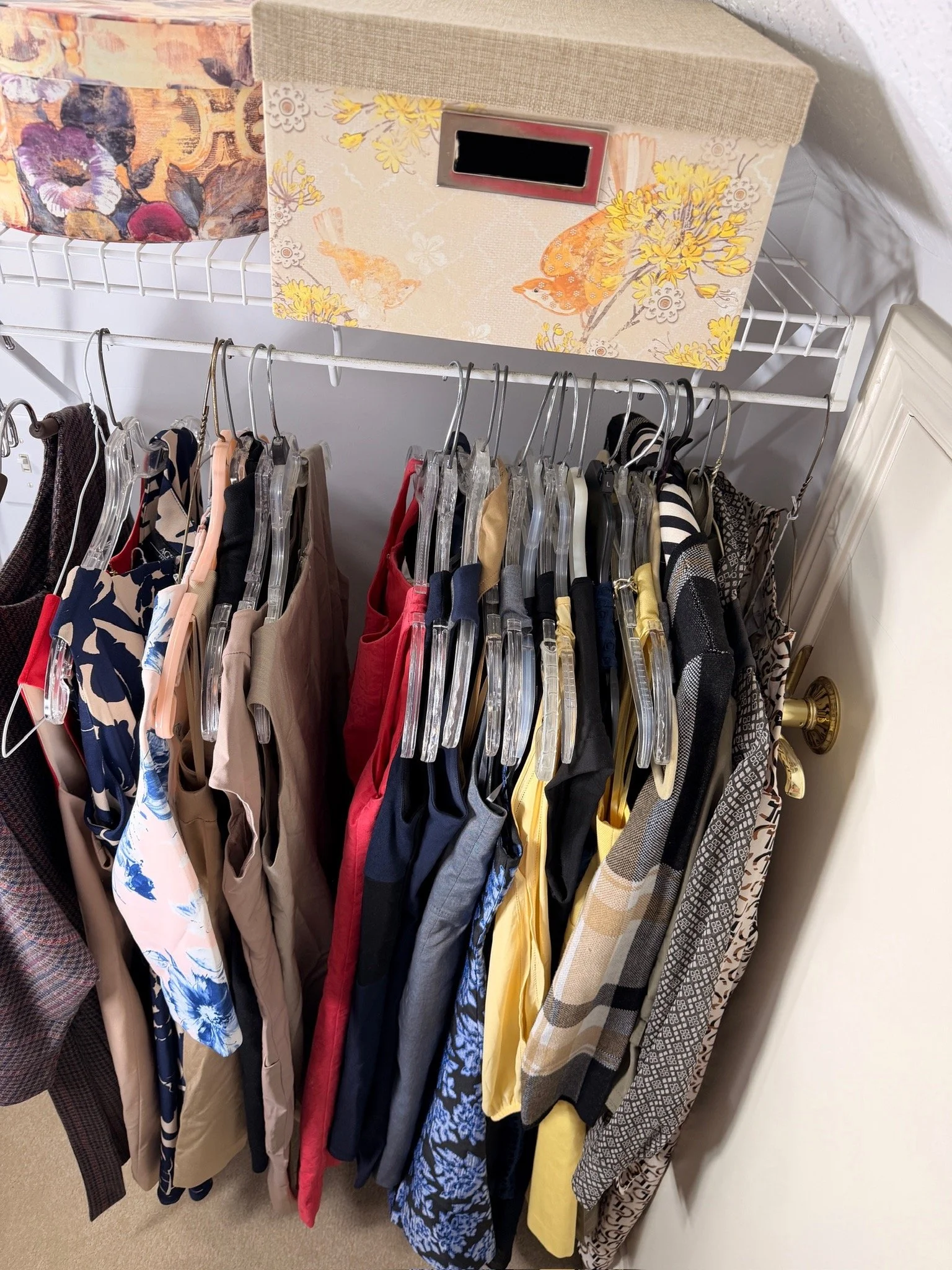 Women’s clothing Brooks Brothers, Calvin Klein, Talbots J.Crew, White House, Black market banana republic Madewell, Michael, Kors, H&M, Tory Burch 