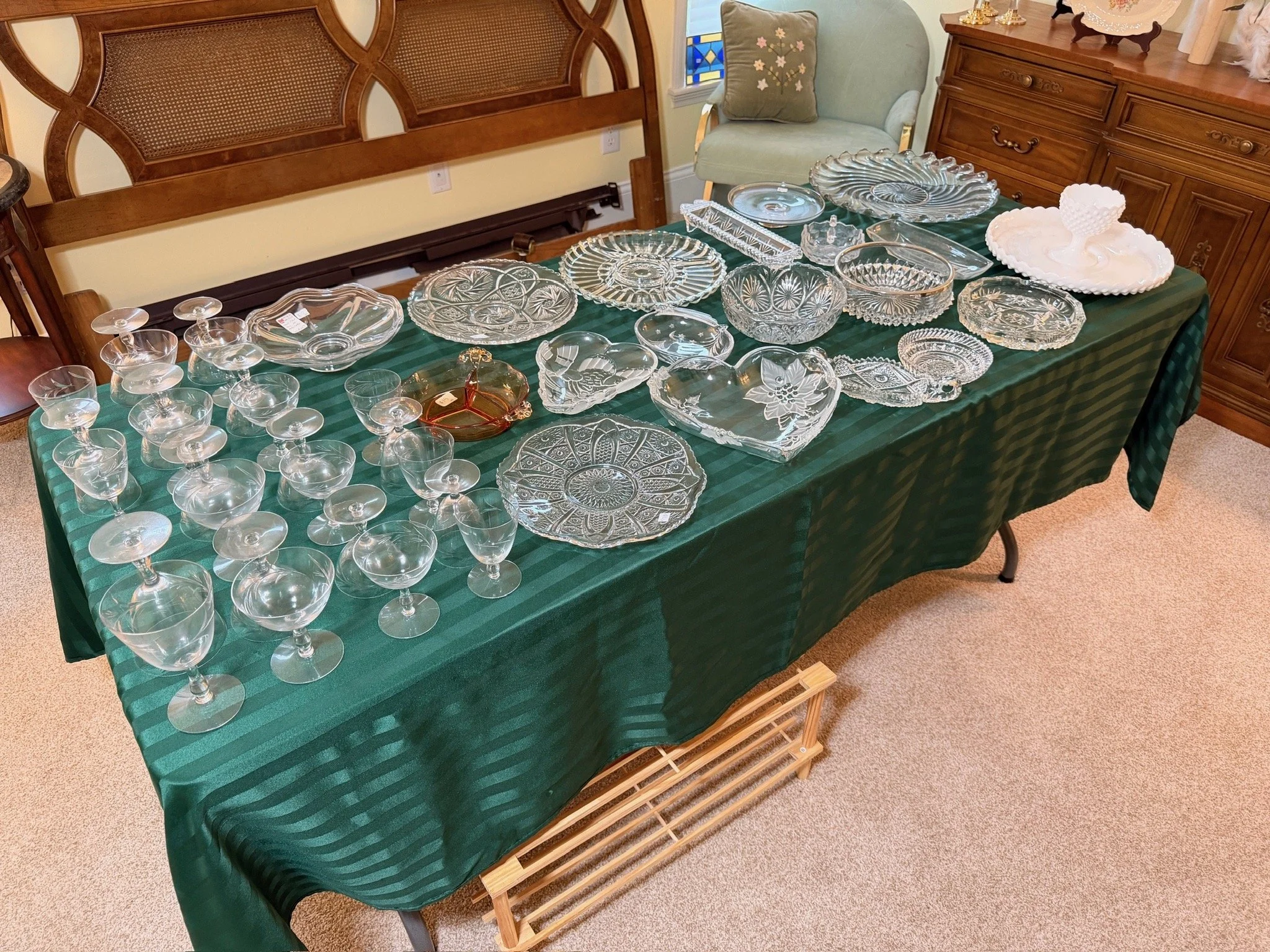Various glassware and stemware