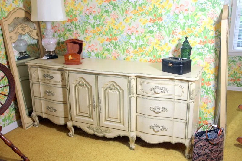 French Provencal Queen Bed Set (Queen Bed Frame, Dresser with 2 Mirrors, 2 Night Stands)