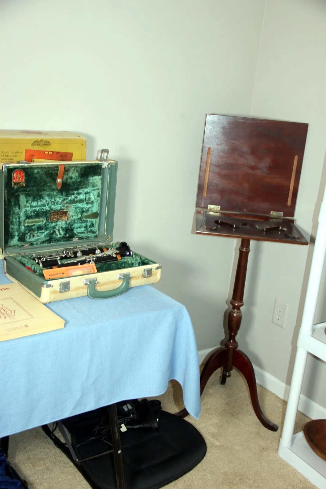 Conn Clarinet, Music Stand