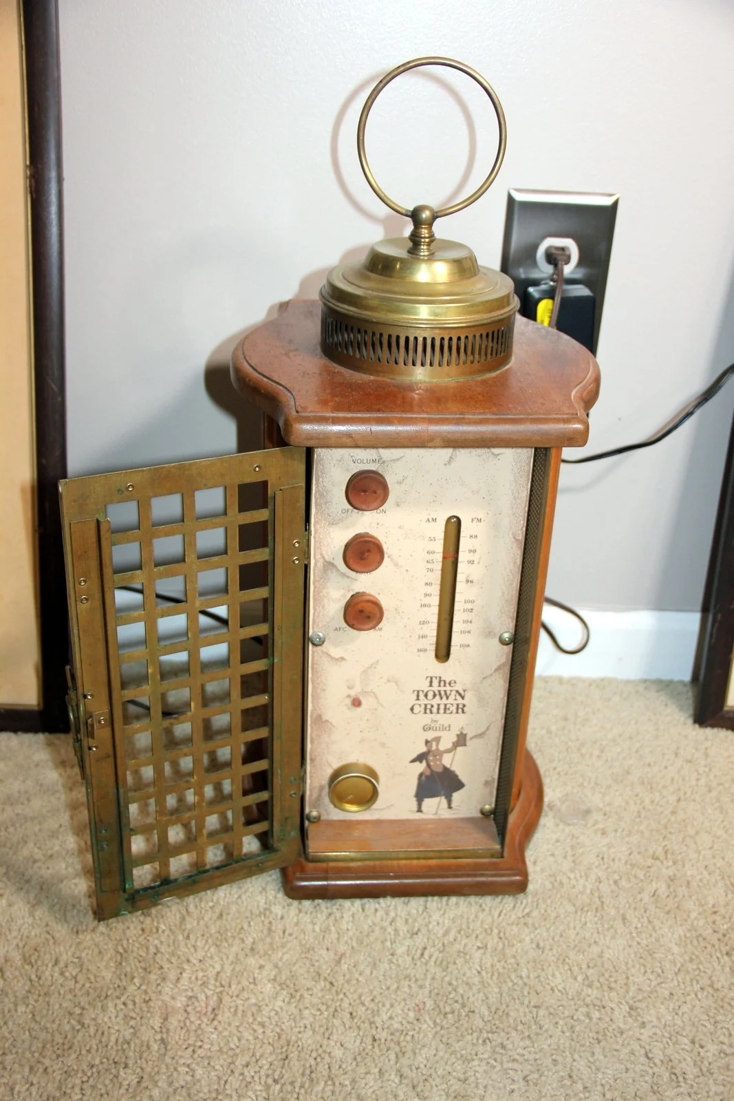 Town Crier Lantern Style Radio