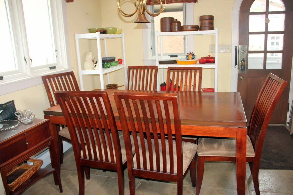 Kitchen Table with 6 Chairs & 1 Leaf