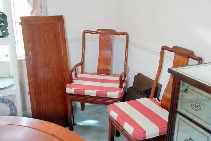Beautiful Vintage Ming Style Dining Table with 3 Leaves and 8 Chairs