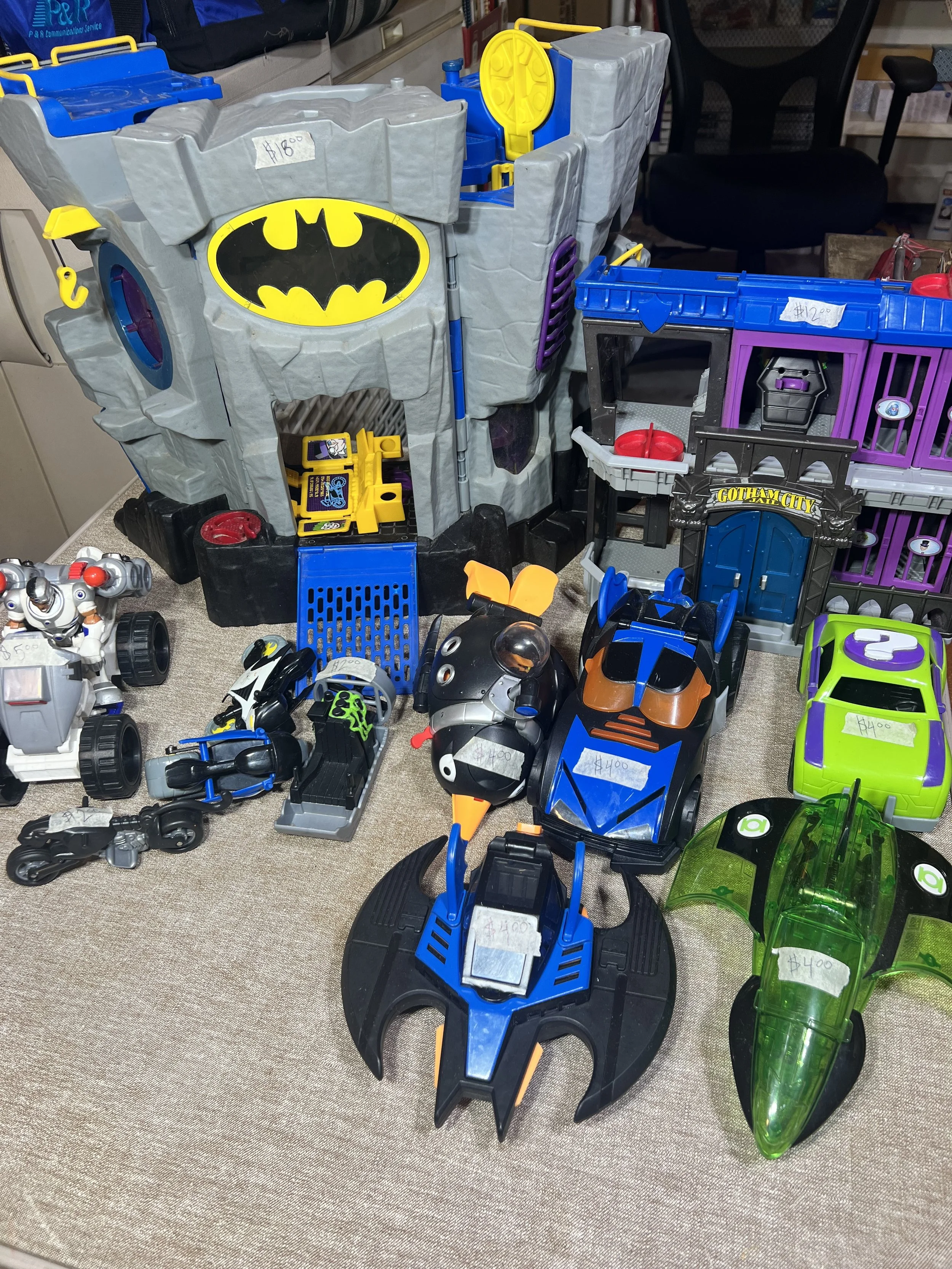Imaginext Batman Collection – Action-packed Imaginext DC Super Friends playset featuring the Batcave and Gotham City Jail alongside an fleet of Batmobiles and character vehicles