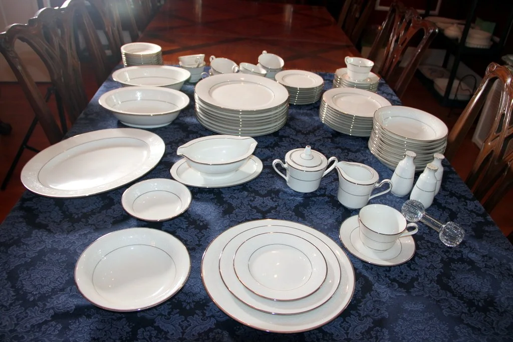 94 pcs. Noritake Goldwynn