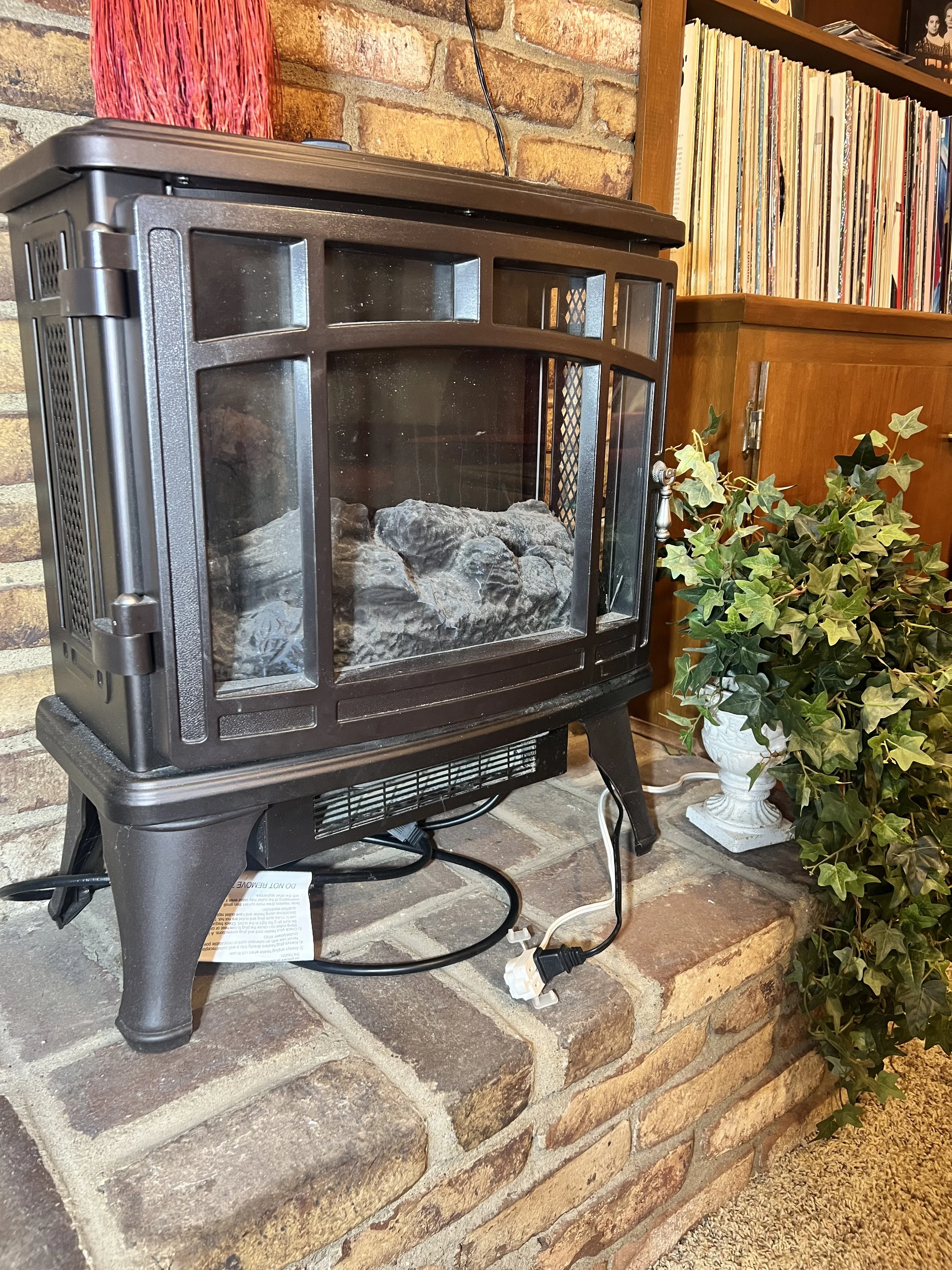 Electric Fireplace Stove – Classic black portable electric hearth with realistic log flame effect