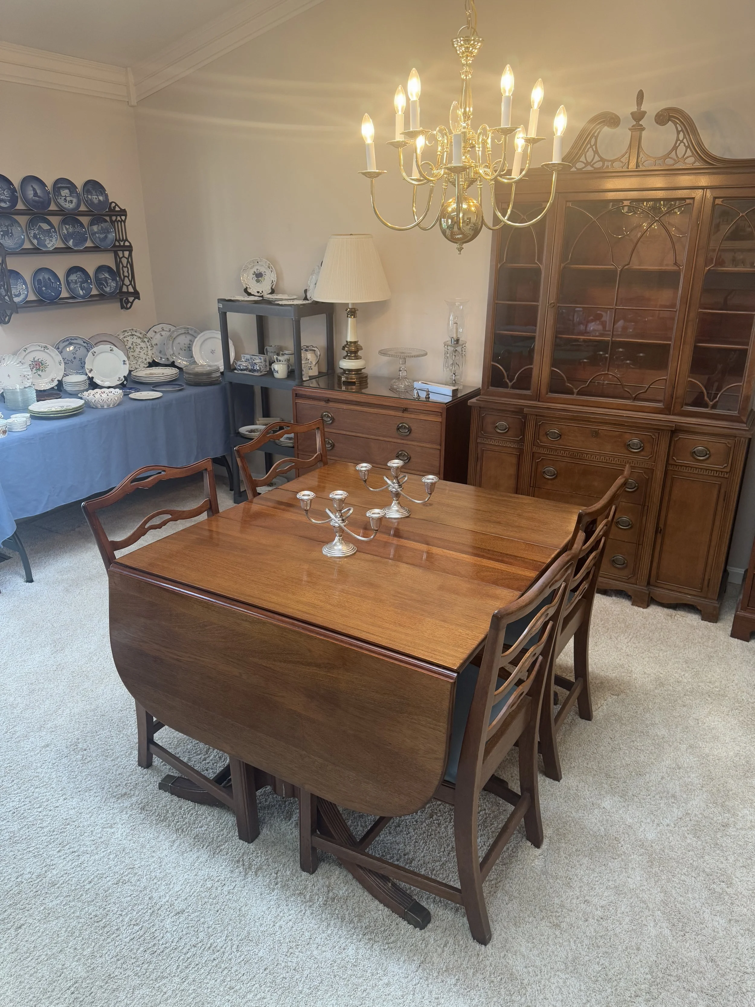 Duncan Phyfe Mahogany Dining Room Table & (6) Chippendale Style Chairs
