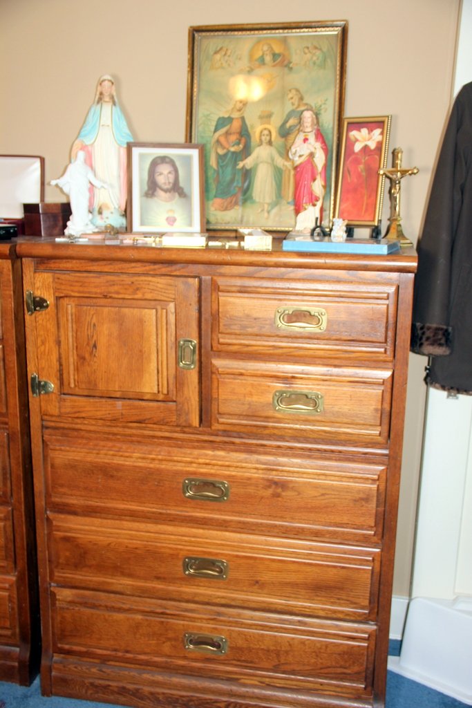 Outrigger Chest of Drawers
