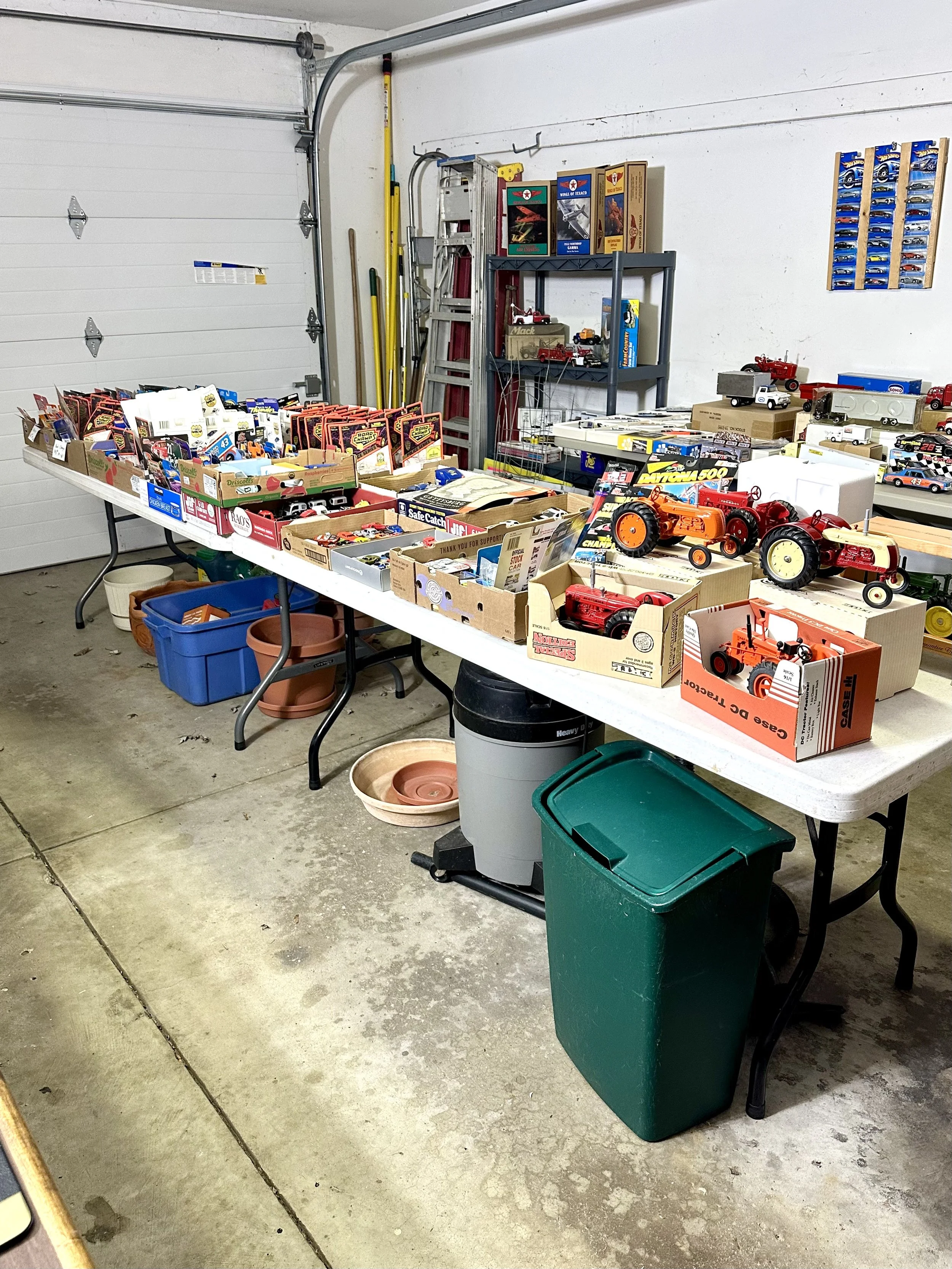 Collectable cars - road champs, hot wheels, etc