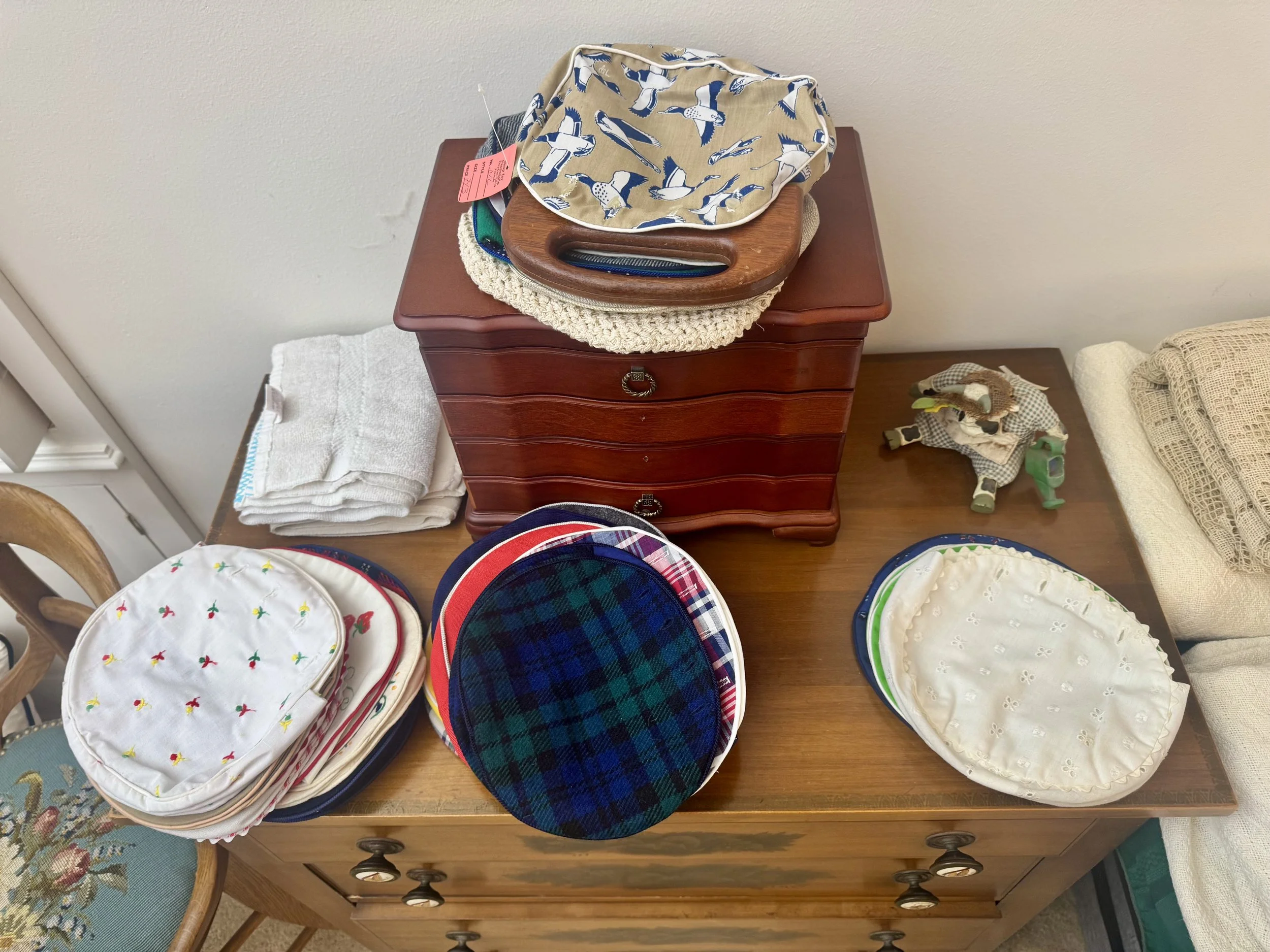 purse with extra fabric designs 