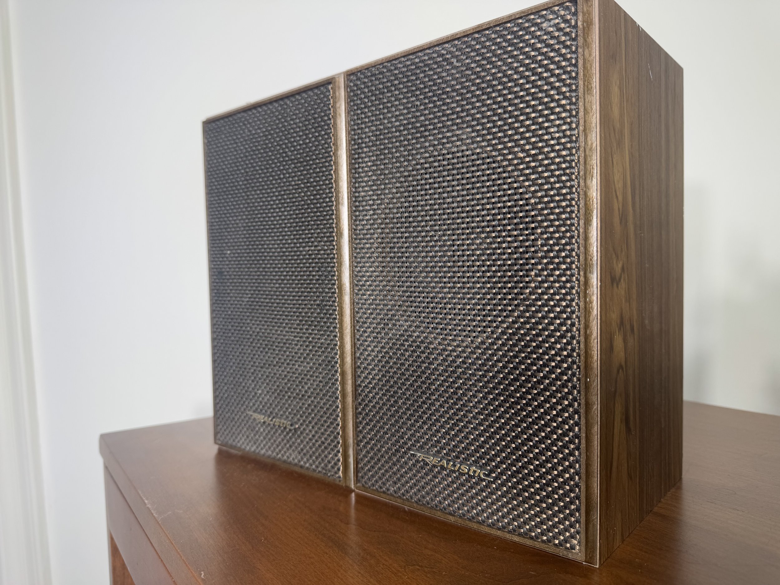 Vintage Realistic Minimus 8 bookshelf mini speakers 40-216A
