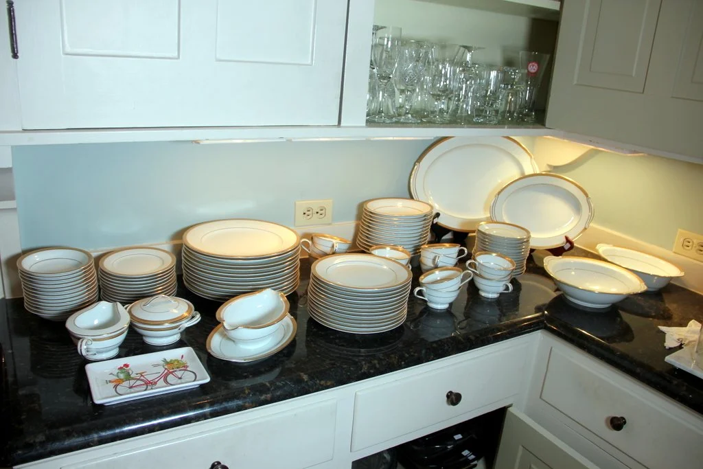 79 pcs. Noritake Marseille