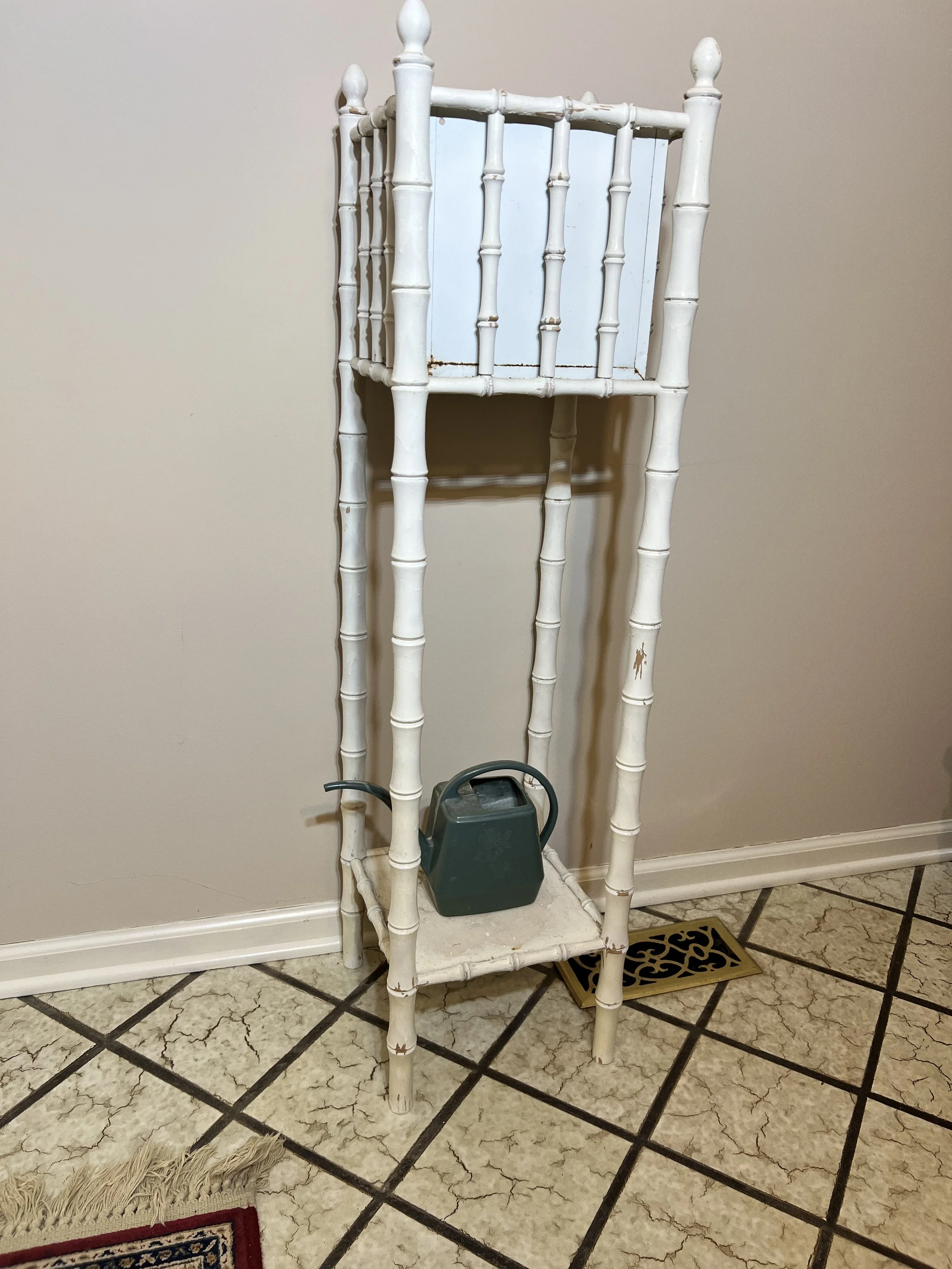 White-painted wood plant stand with "chippendale" style faux bamboo carving and a square planter top