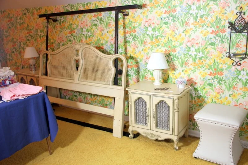 French Provencal Queen Bed Set (Queen Bed Frame, Dresser with 2 Mirrors, 2 Night Stands)