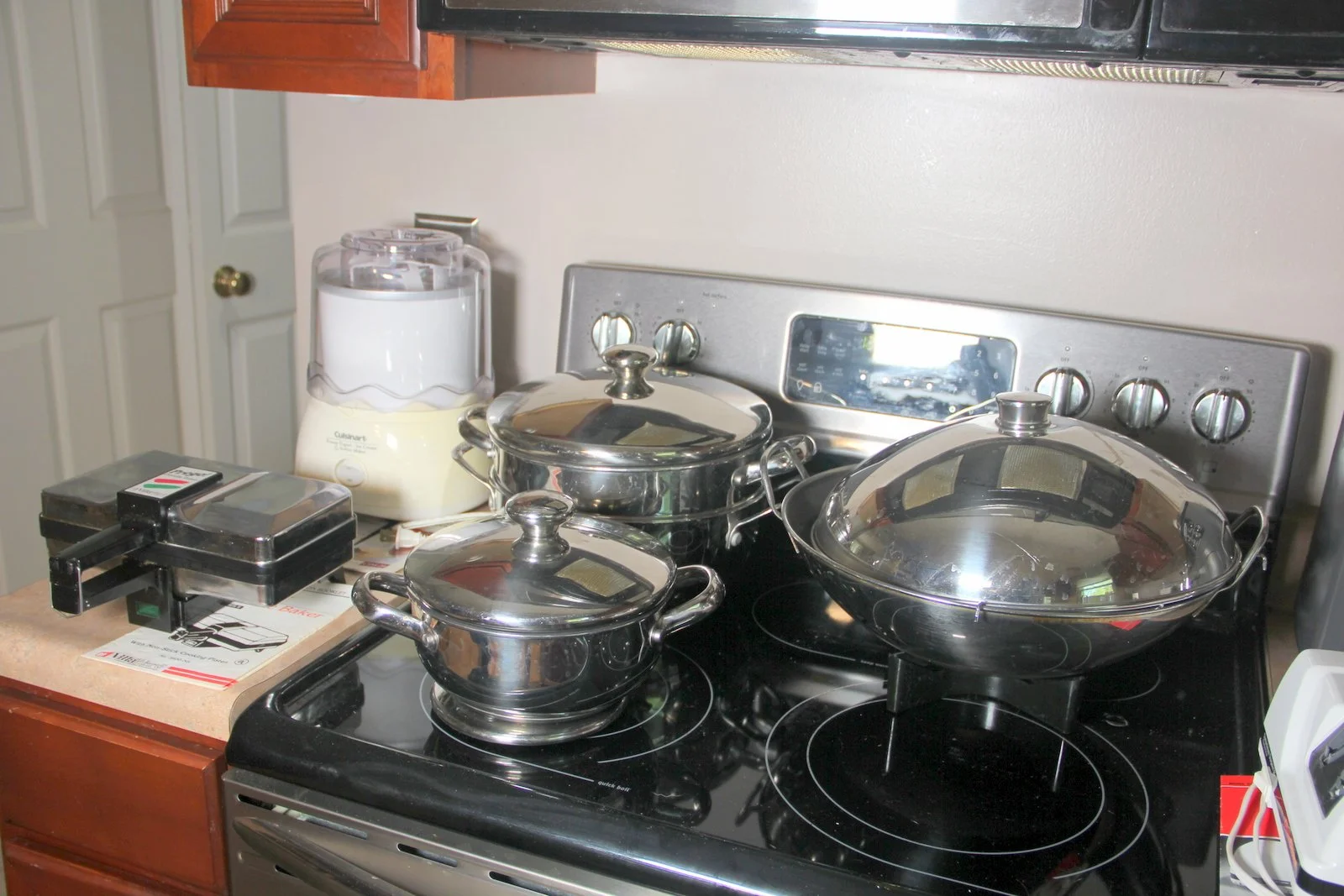 Cuisinart Frozen Yogurt Machine, Belgian Waffle Maker, Pizzelle Maker, Cuisinart Pots & Pans