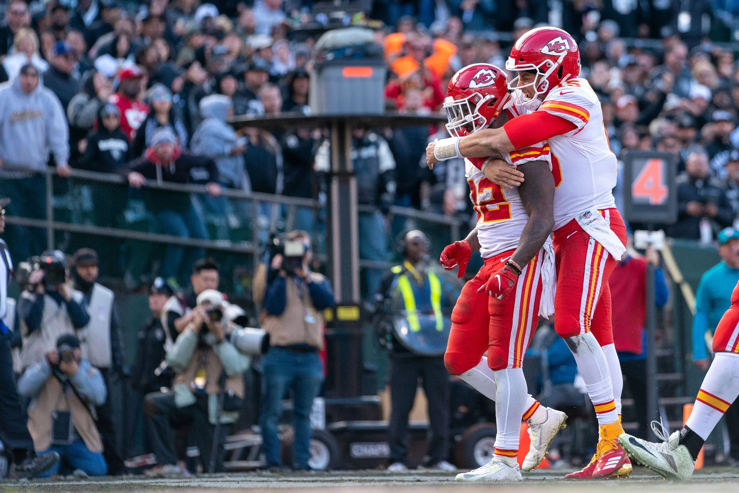 vecteezy_kansas-city-chiefs-running-back-spencer-ware-32-and_63715766 (1).jpg