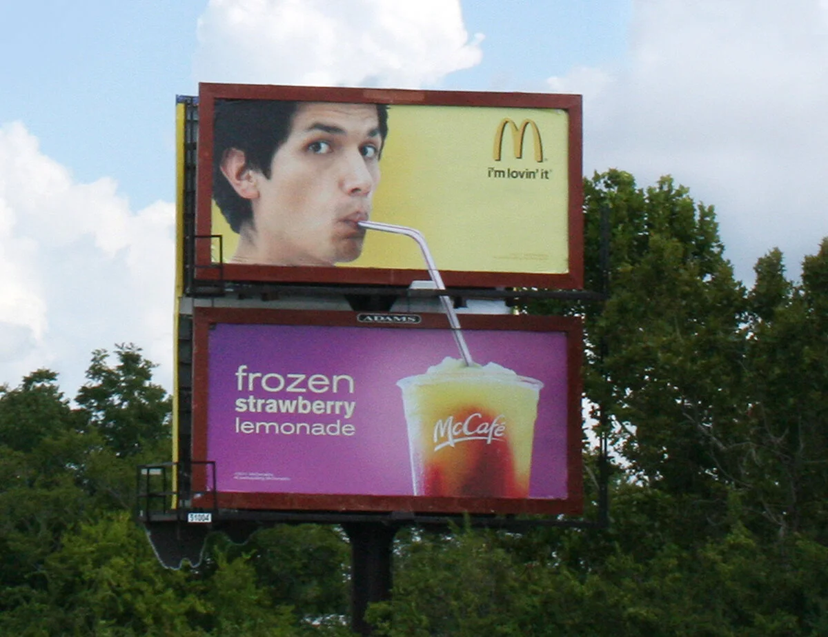 McDonalds-frozen-strawberry-lemonade-stacked-straw.jpg