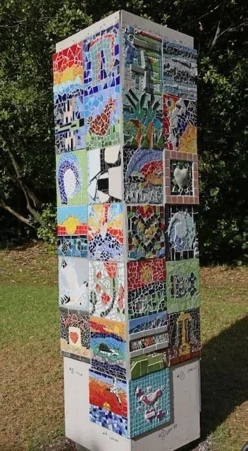 Pou Hihiri - Muriwai Commemorative Sculpture