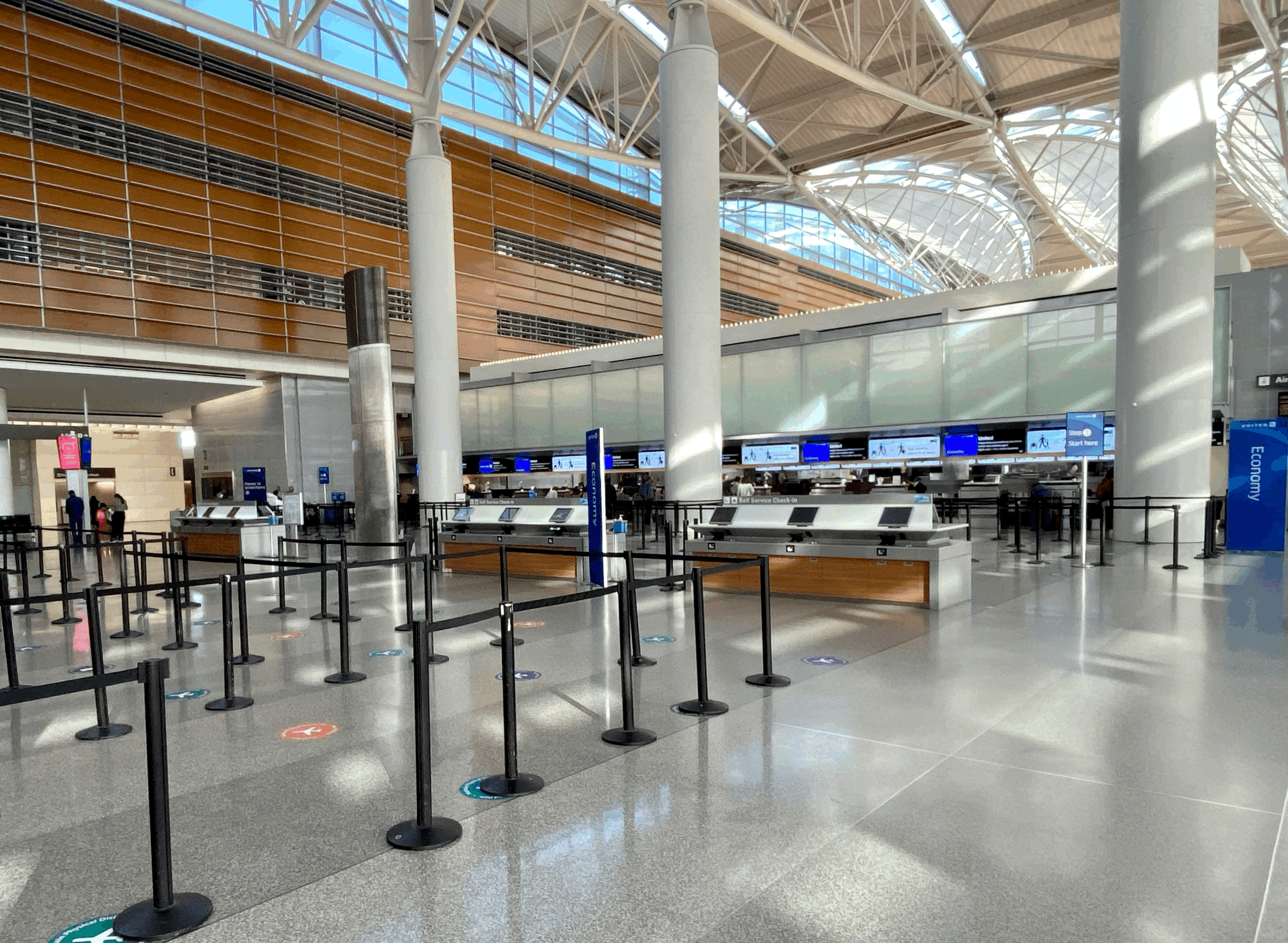 United Airlines International check in desk