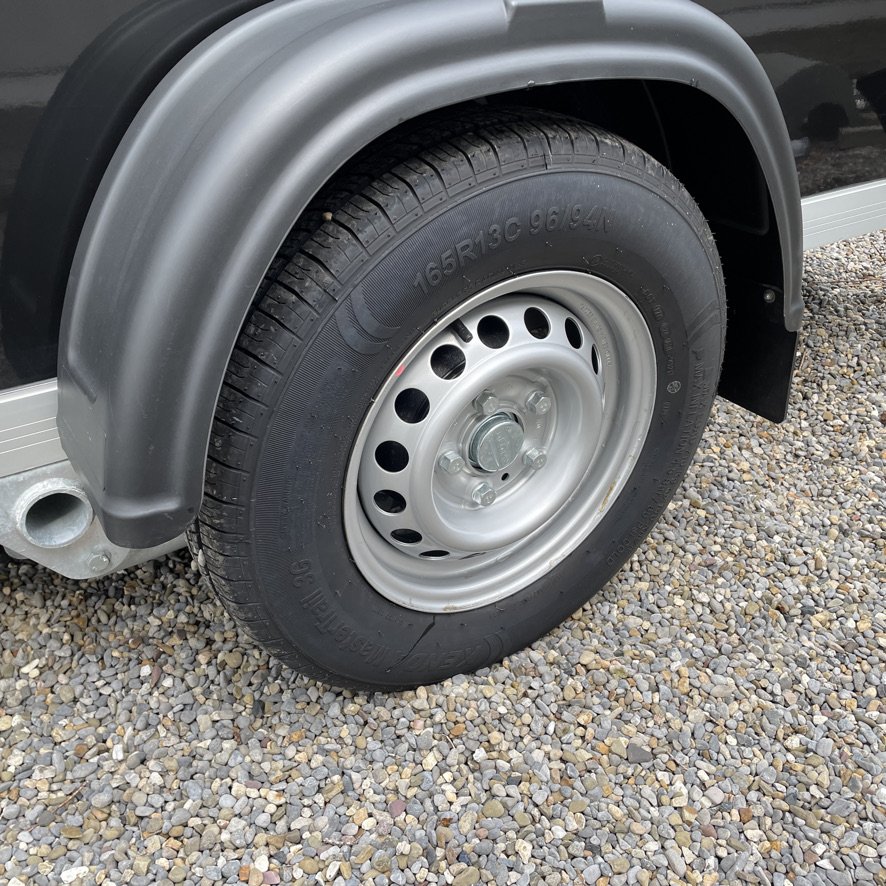 Debon Cargo 1300 Trailer at Bigsurf 32.jpeg