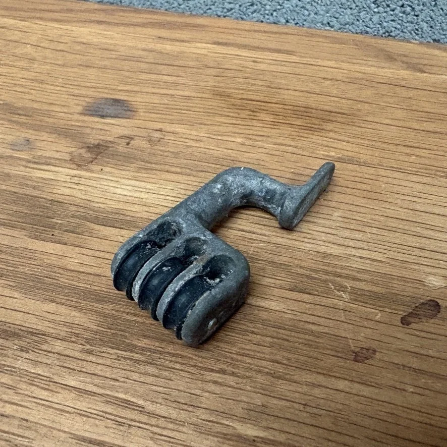 USED 3-Pulley hook