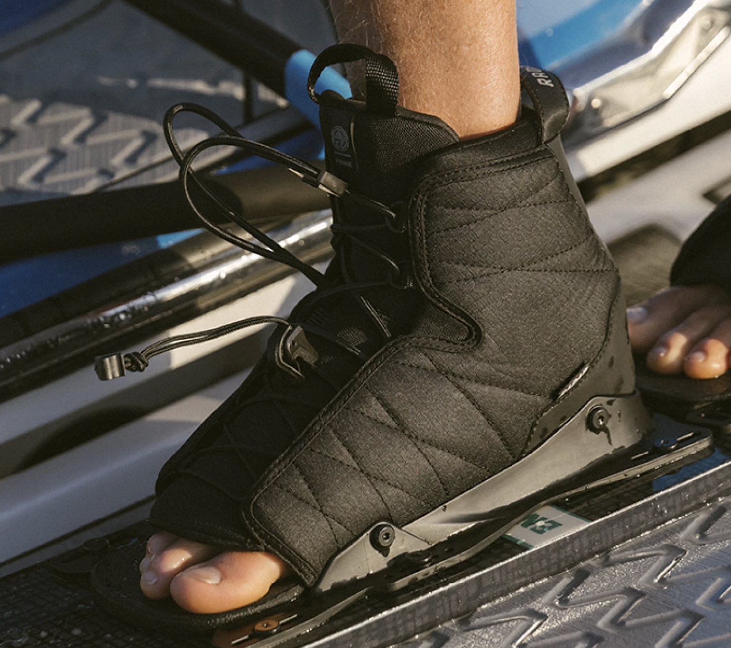 Radar Prime Boot Feather Frame at Bigsurf Waterski Shop 6.png