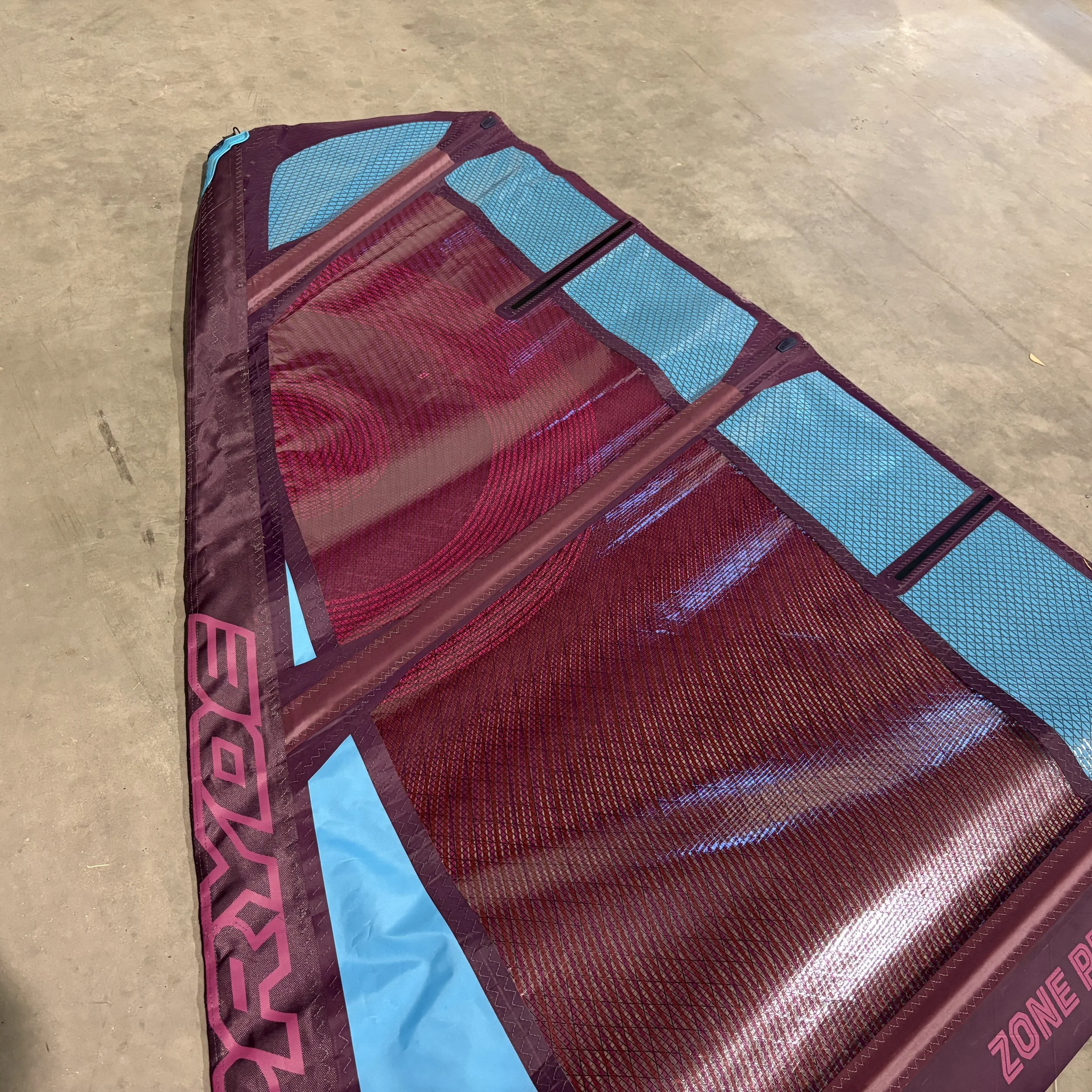 USED Neilpryde Zone 4.2m at Bigsurf Windsurf Shop7.JPG