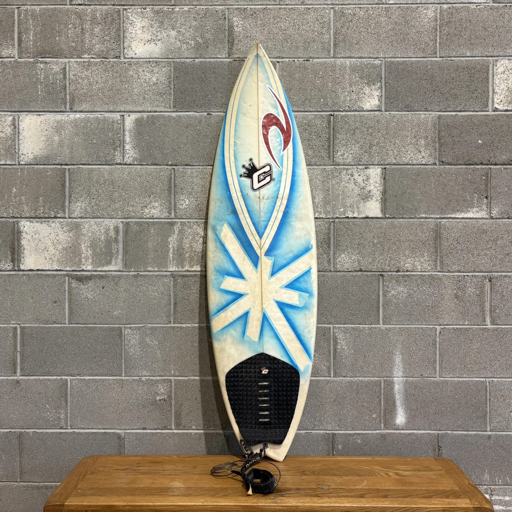 USED Clayton Pod 3 Surfboard - 5'8" x 18 1/2" x 2 3/8"