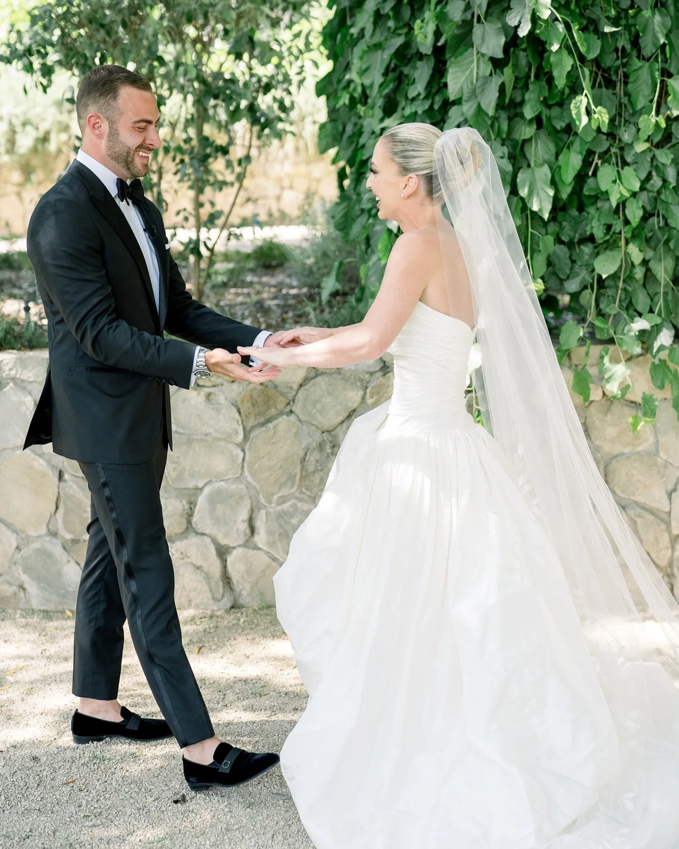 Wishing @hannahbryman &amp; @nickbryman a very Happy Anniversary 😘🥂

Let&rsquo;s take the excuse to relive that beautiful weekend @ojaivalleyinn ✨

Venue @ojaivalleyinn
Planning &amp; Design @heatherhoesch&nbsp;&nbsp;
Photo @pattengalephoto
Video @