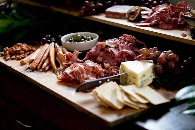 Charcuterie Boards -
-
📸 @brettgoldsmith 
#cocktailhour #catering #cateringmelbourne #caterer #melbournecaterer #healthymeals #partyfood #breakfastmeeting #corportatelunch #privatedinner #birthdayparty #corporateevent #corportateeventcatering #charc