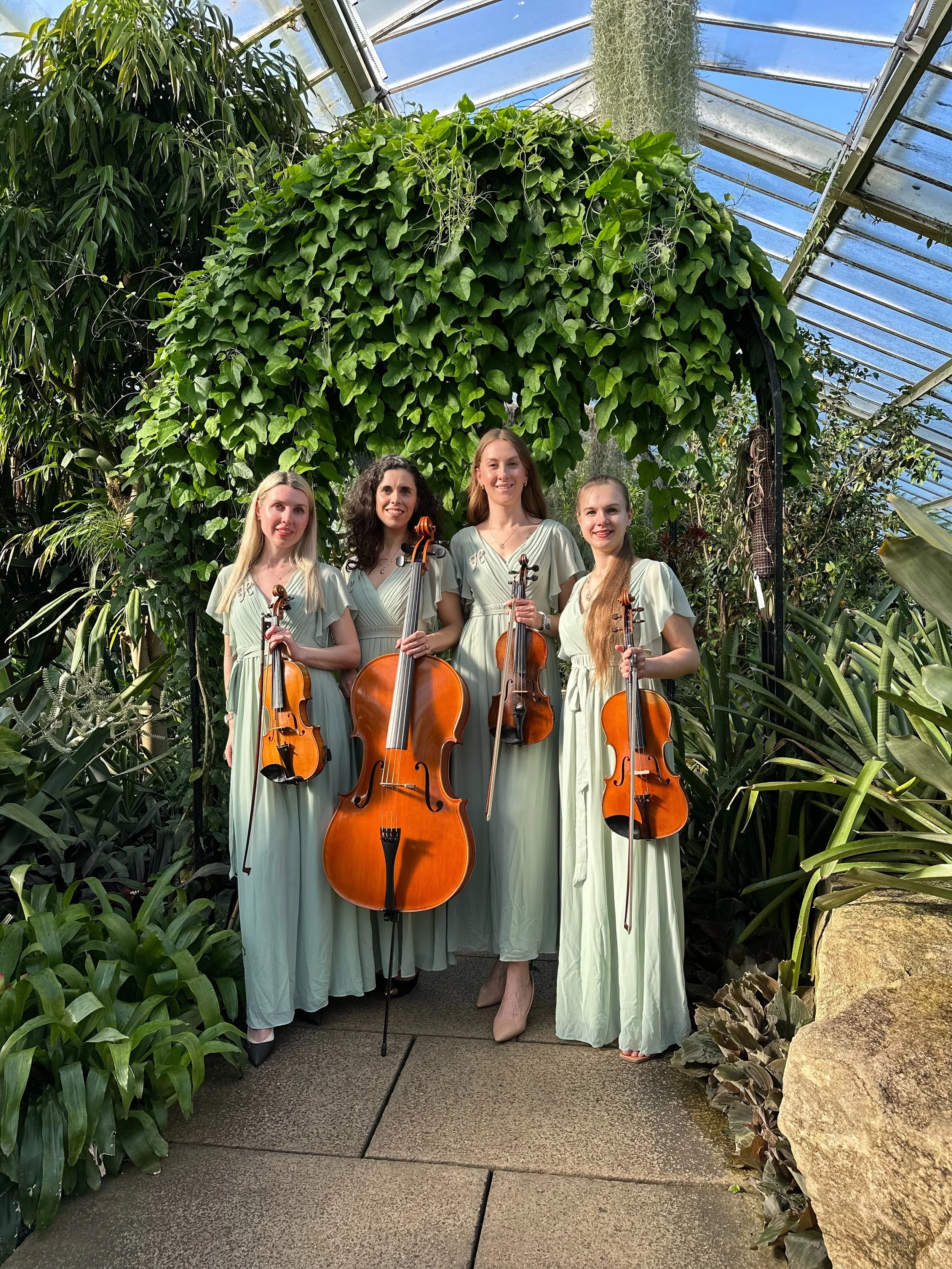 POV: Your wedding reception is surrounded by exotic gardens, sunshine streaming through the glasshouse, and live string quartet music. 🌿✨

The Princess of Wales Conservatory at Kew Gardens is one of those venues that never fails to take our breath a