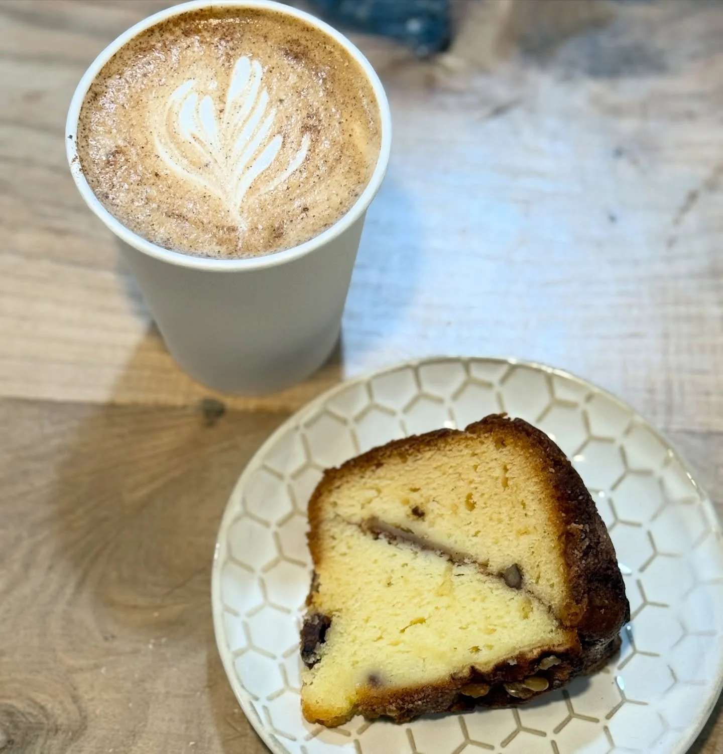 Happy Tuesday! Come try this delicious combo, a Cinnamon Vanilla Latte paired with an Apple Walnut Coffee Cake warmed up! 😋 
Open 7-2, see you soon