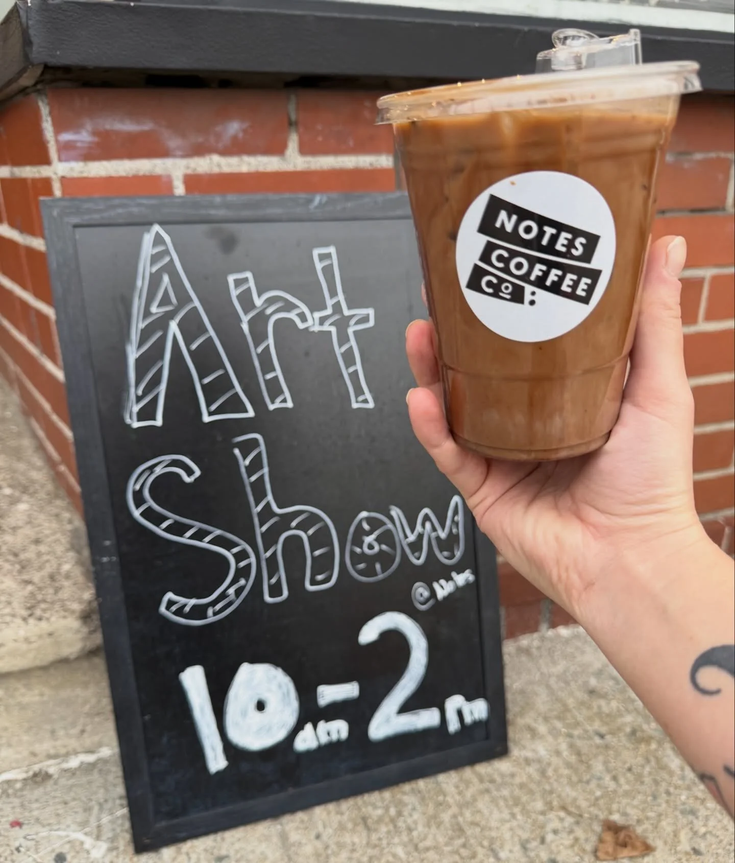 ART SHOW TODAY! 🎨

Join us from 10am-2pm for an art show featuring beautiful original paintings by @artbyalexmerrill 
While you browse, sip on an &ldquo;Artist&rsquo;s Choice Latte&rdquo; - brown sugar cinnamon + dark chocolate sauce 😋. Today only!